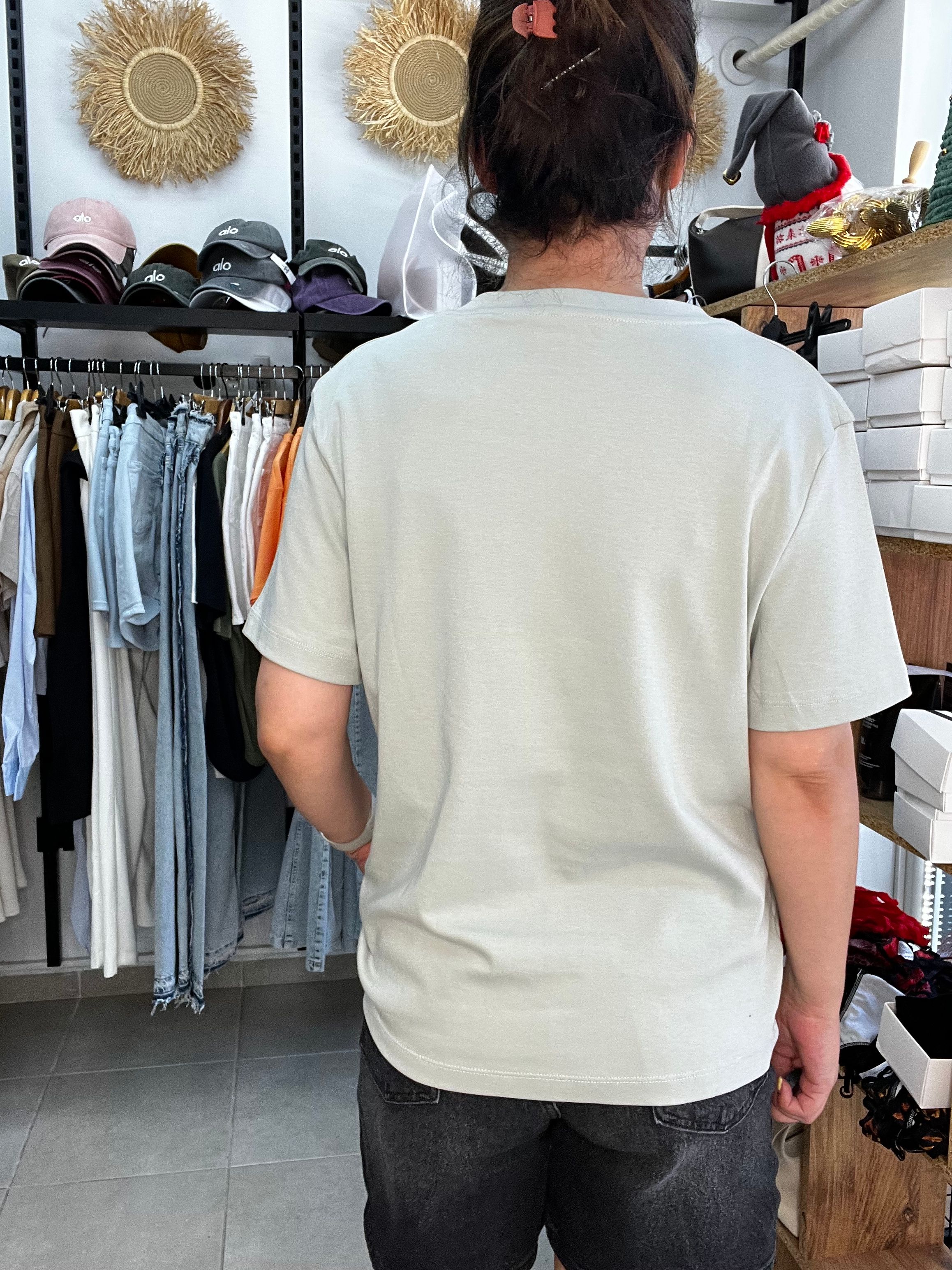 V Yaka Basic Tshirt 