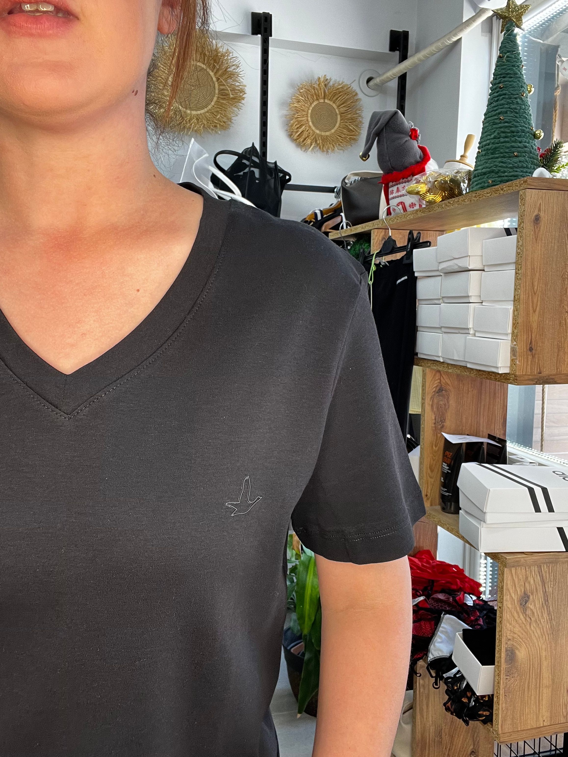 V Yaka Basic Tshirt
