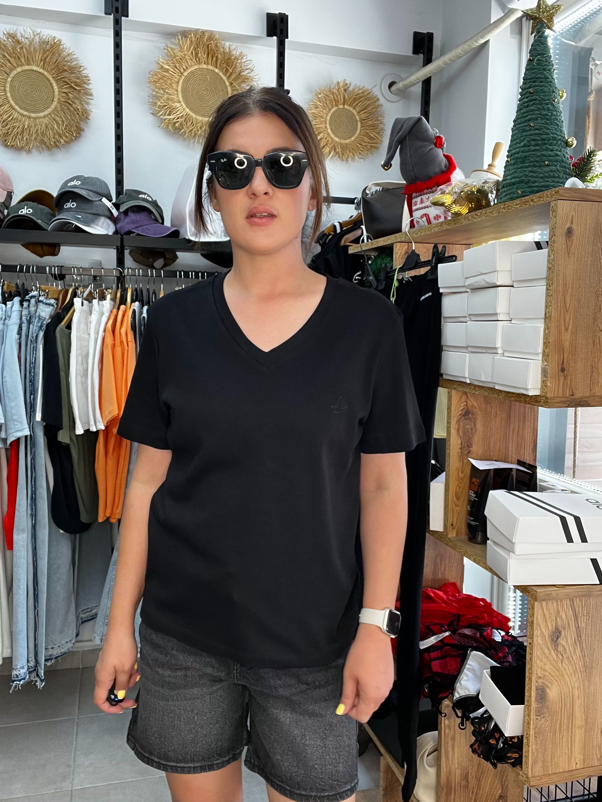 V Yaka Basic Tshirt