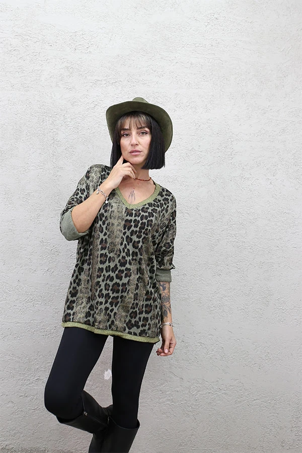 İTALYAN LEO DESENLİ SİMLİ BLUZ