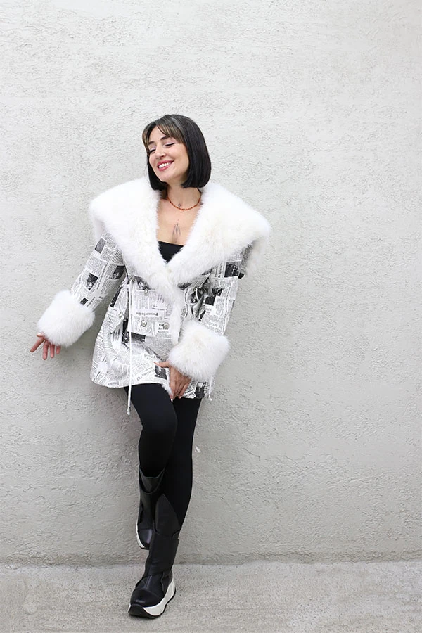 YAZI DESENLİ KAPŞONLU KÜRK