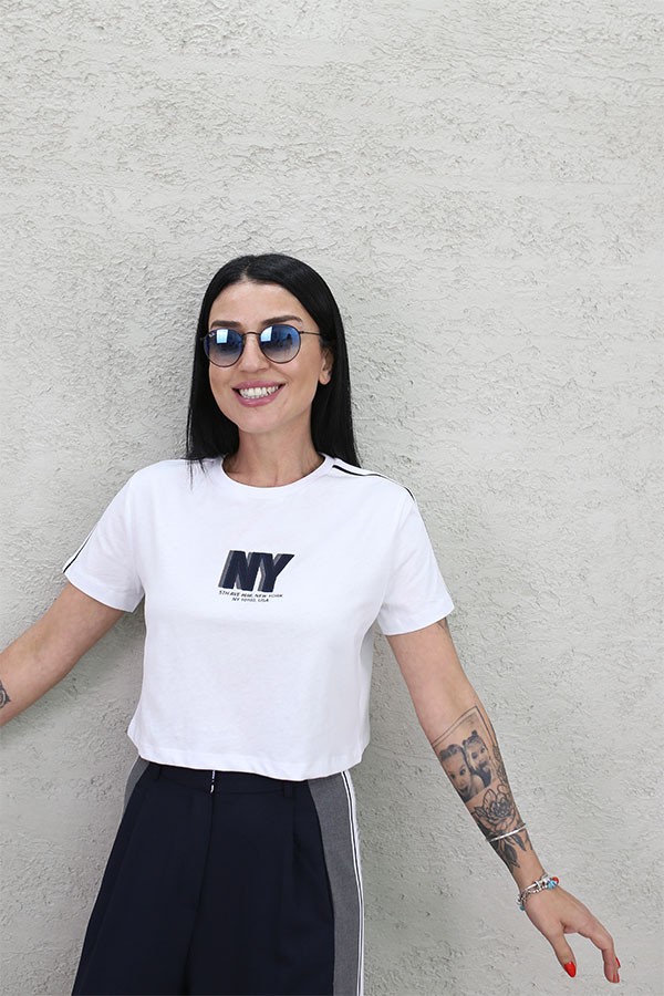 NY APLİKELİ CROP T-SHİRT