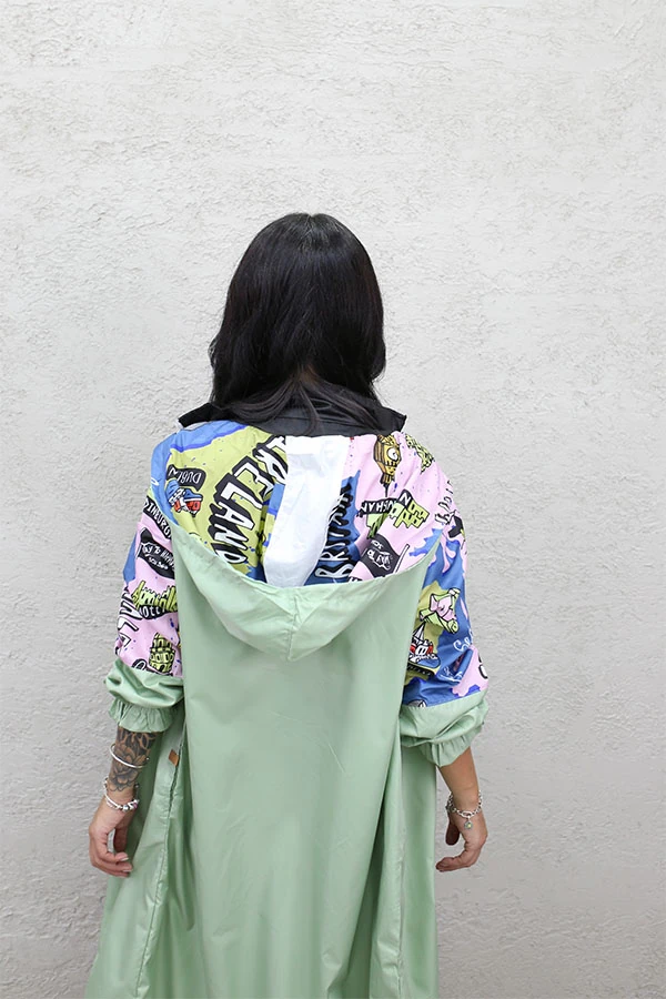 KOLU VE KAPŞON DESENLİ YAMURLUK