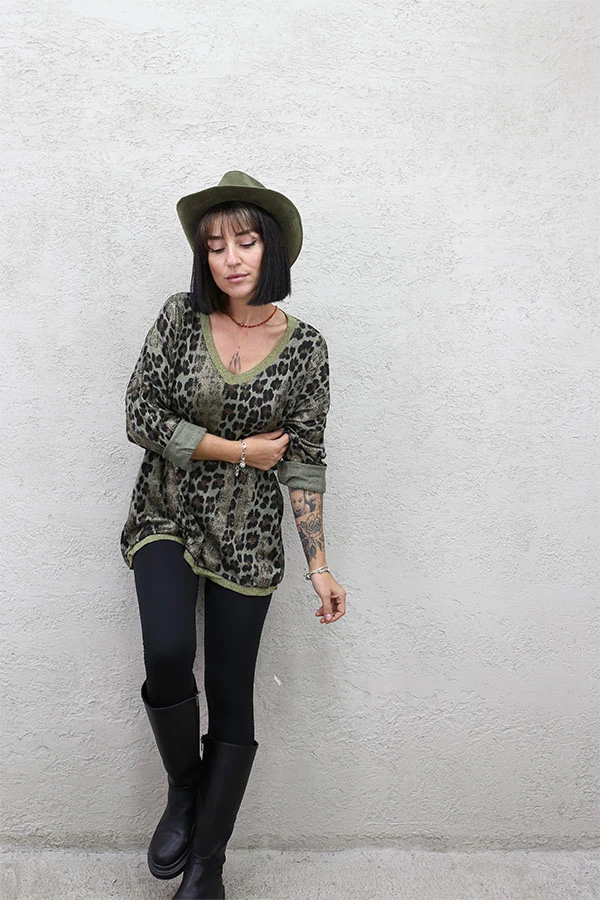 İTALYAN LEO DESENLİ SİMLİ BLUZ