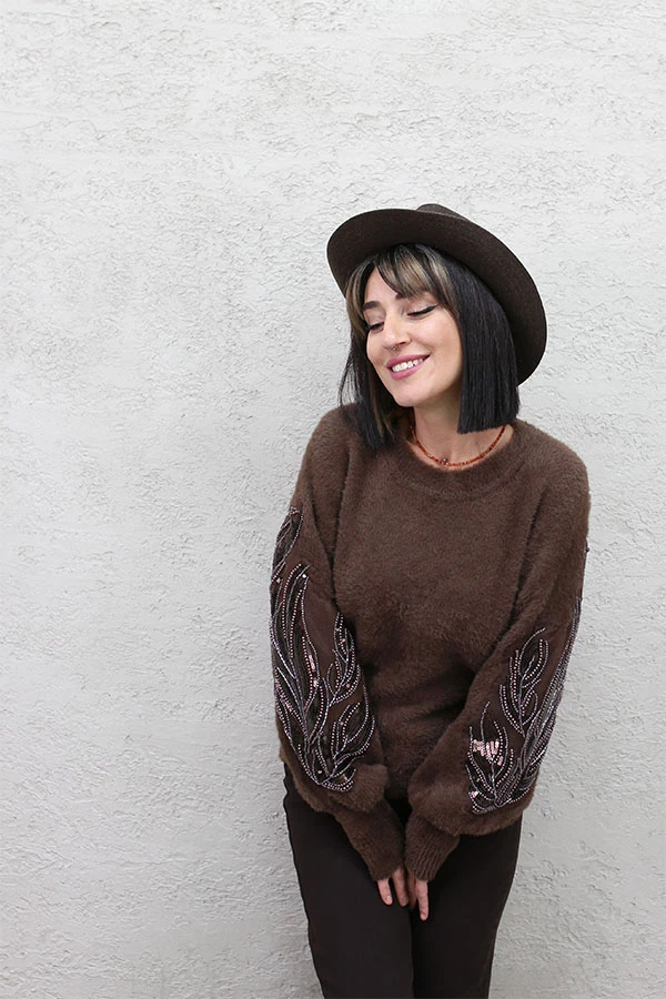 KOLU TAŞ APLİKELİ SAKAL KAZAK - KAHVE