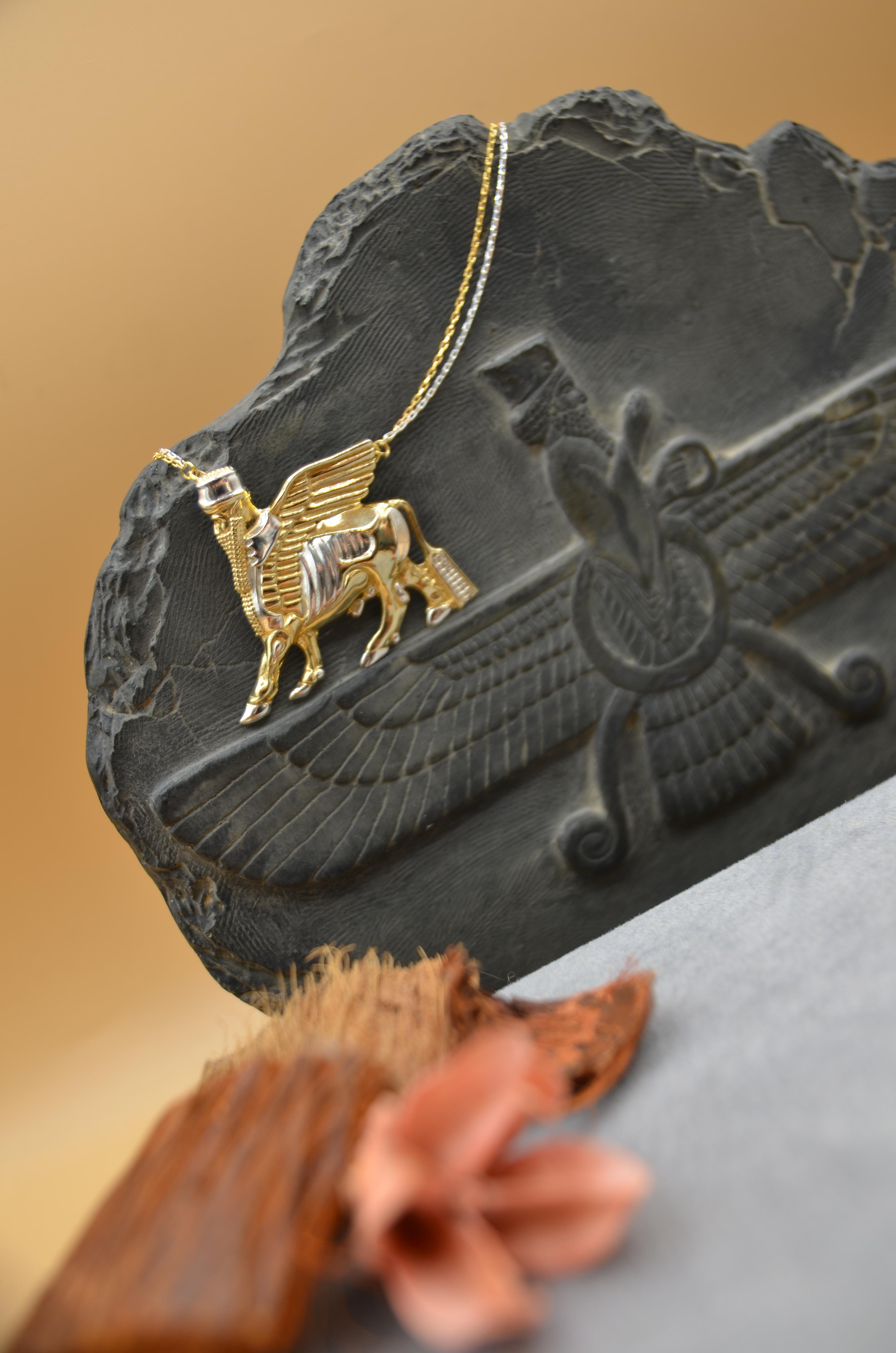 LAMASSU-GOLD & WHİTE