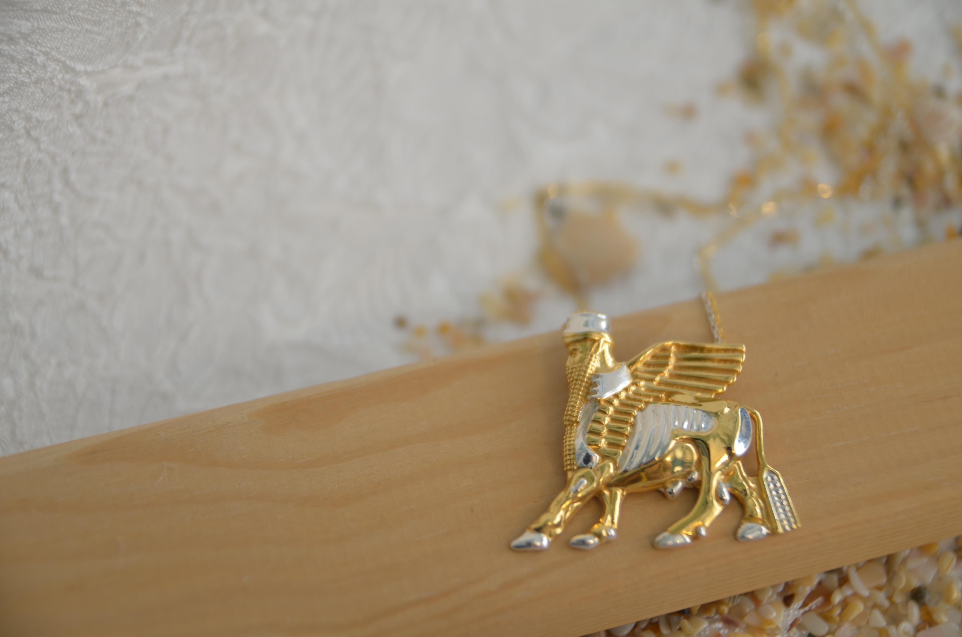 LAMASSU-GOLD & WHİTE