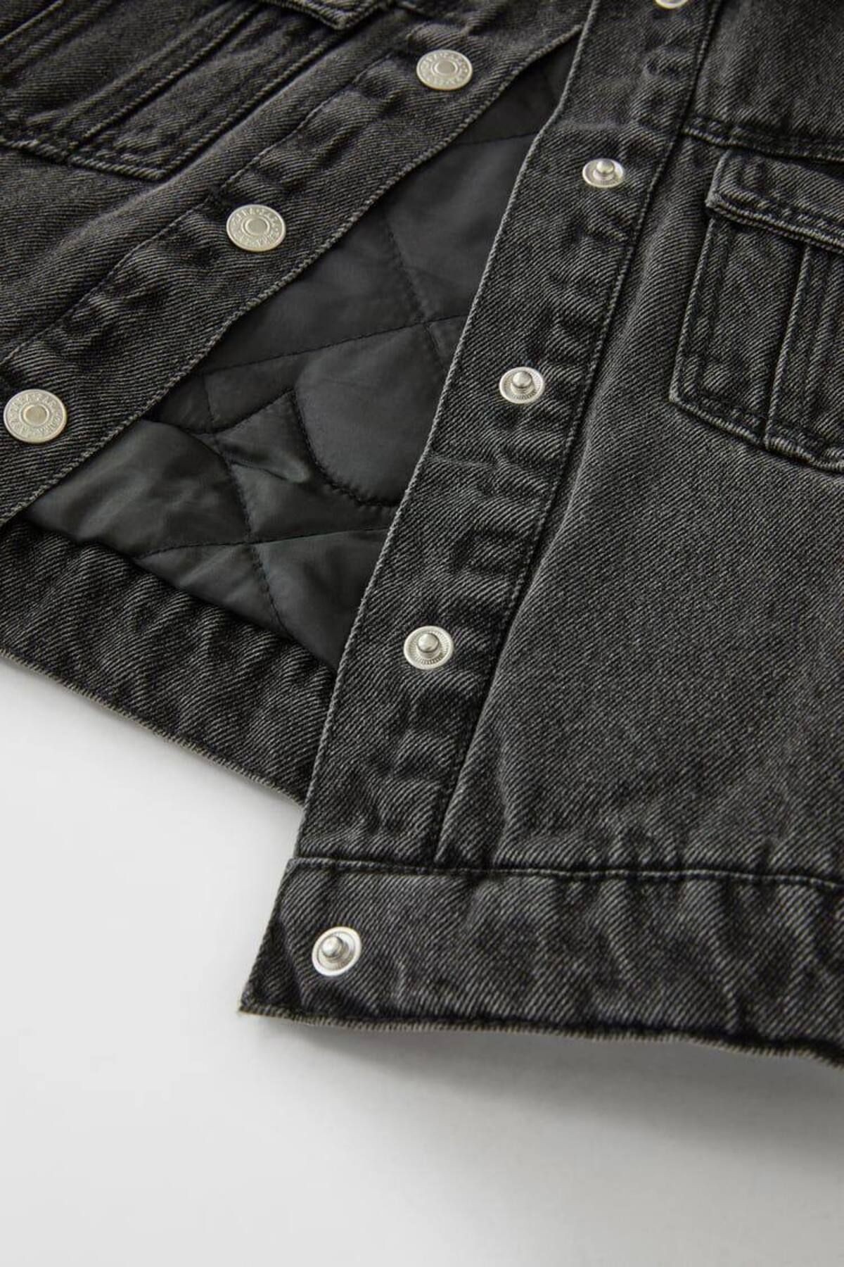 Siyah Denim Peluş Yaka Sırt Ayıcık Detaylı Erkek Çocuk Kot Ceket