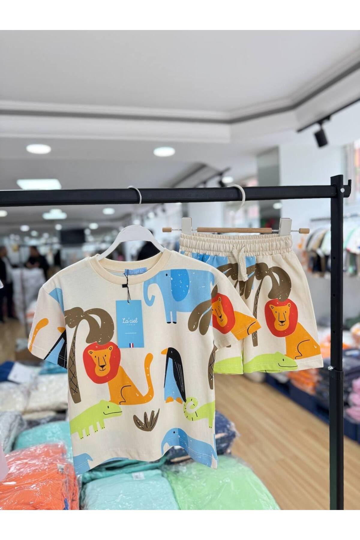 Unisex Pamuklu Ekru Safari Hayvan Baskılı T-shirt ve Şort Takım