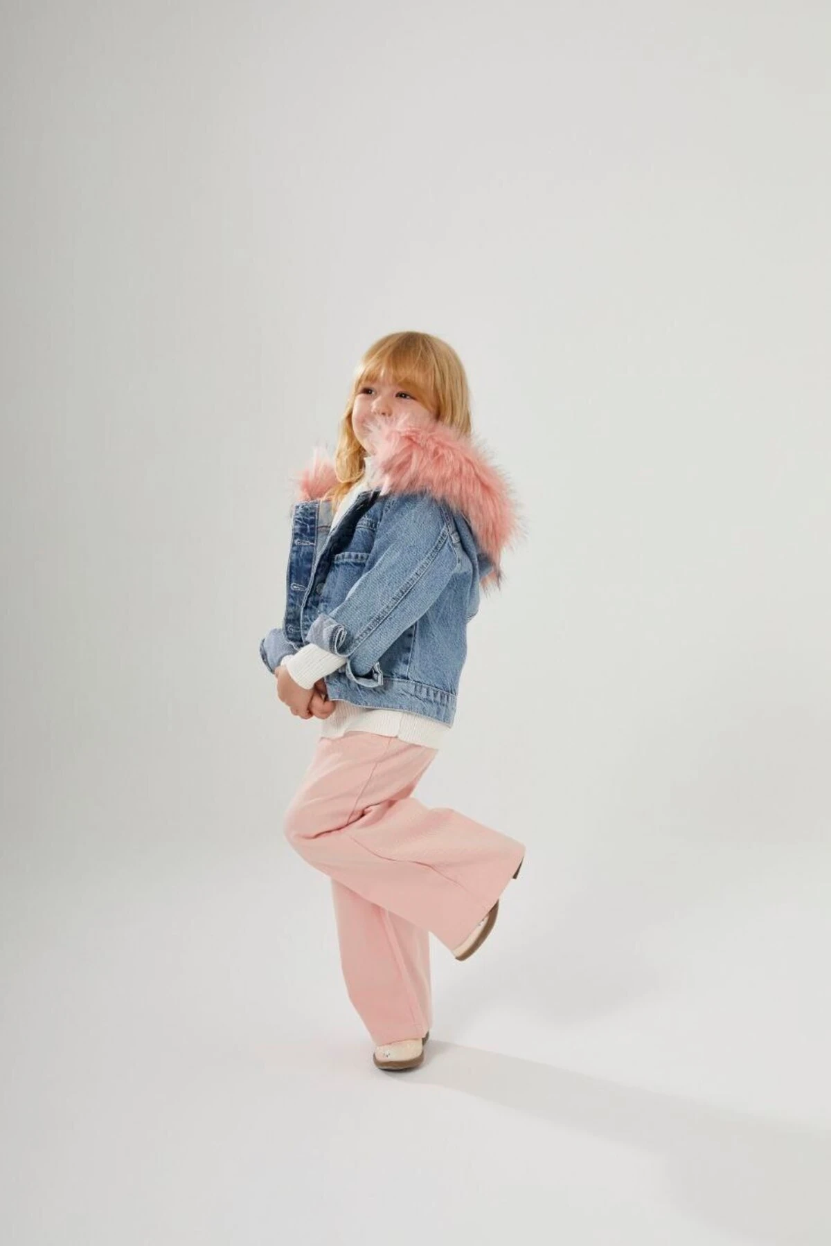 Kız Çocuk Peluş Pembe Kapüşon Detaylı Denim Ceket