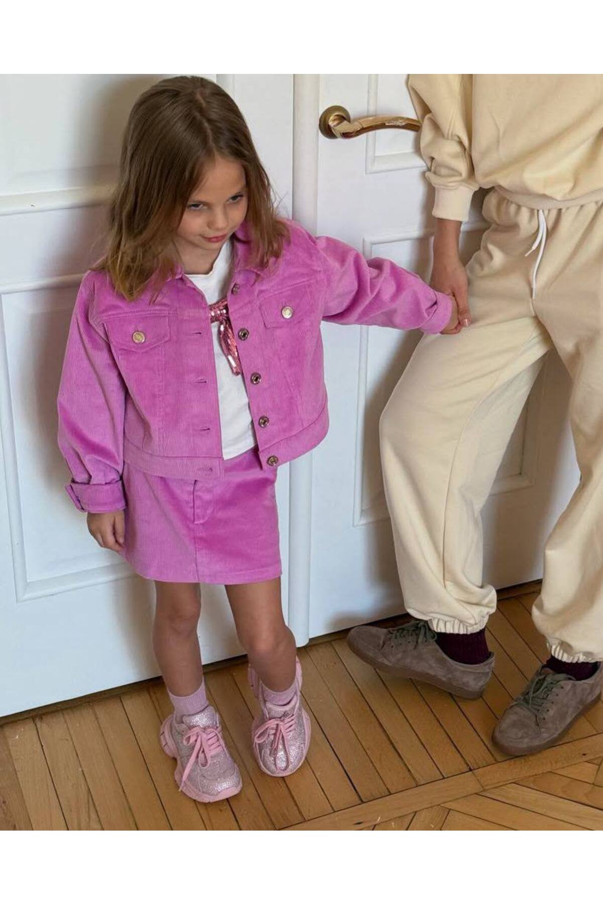 Kız Çocuk Pamuklu Fuşya Ceketli Etek Takım - Düğme Detaylı Crop Ceket