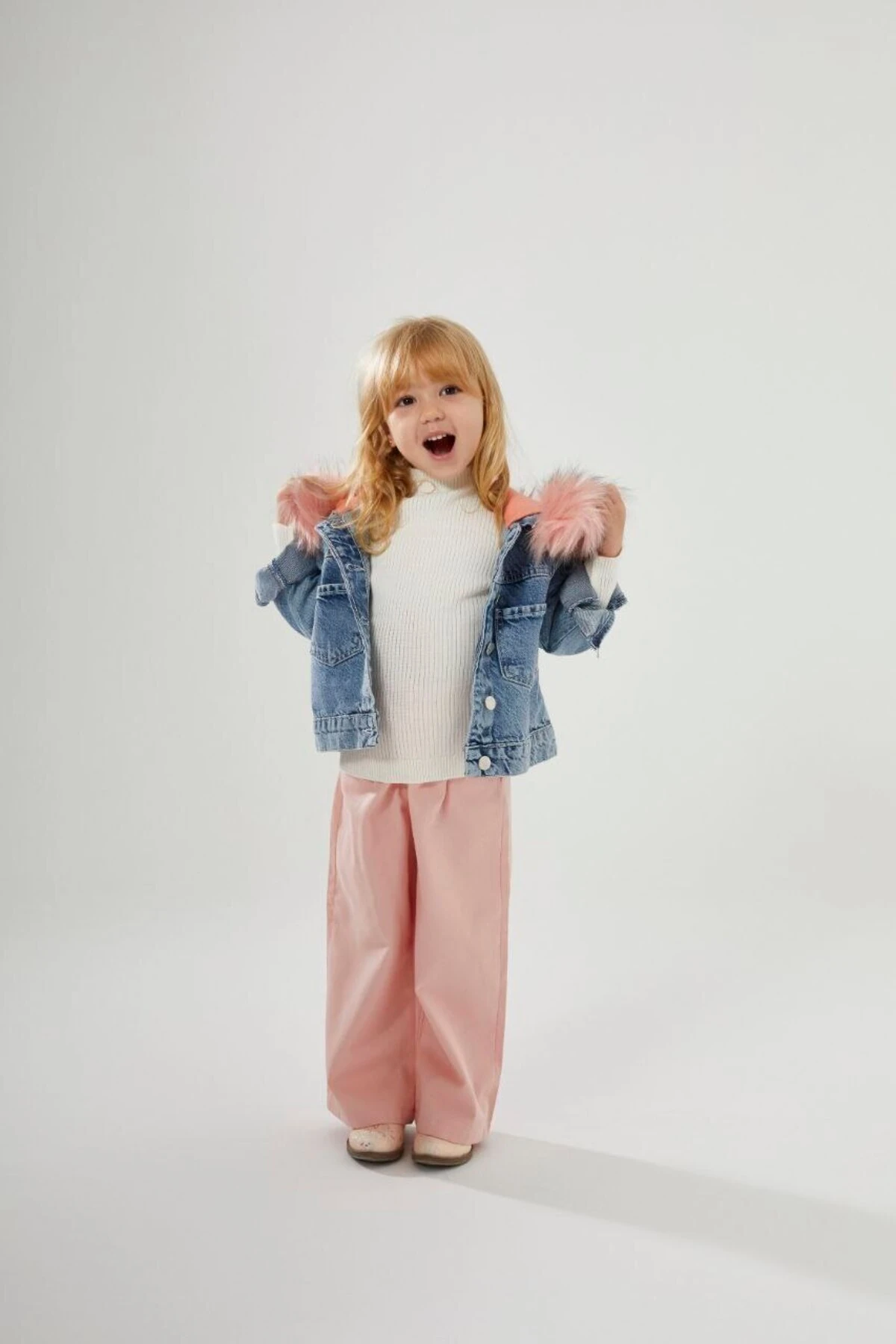 Kız Çocuk Peluş Pembe Kapüşon Detaylı Denim Ceket
