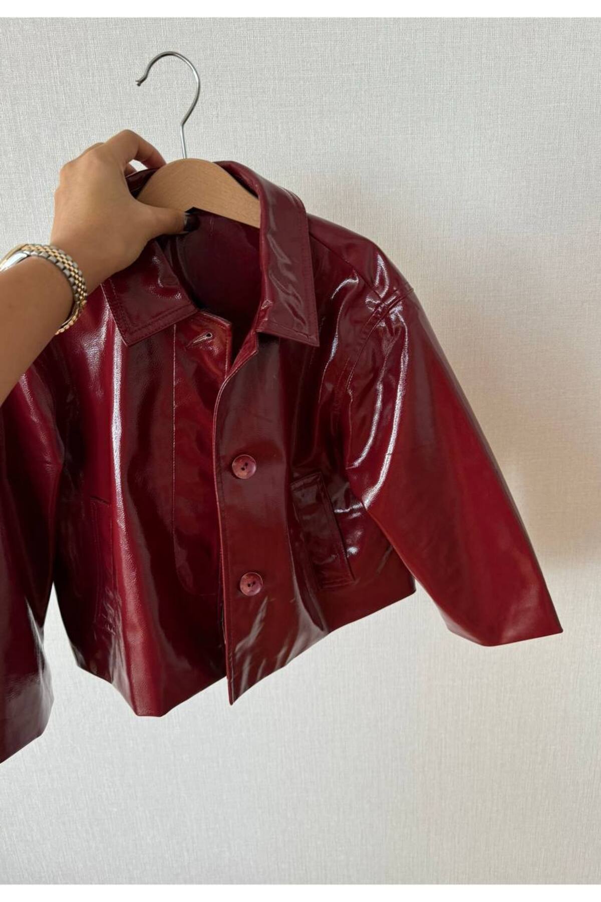 Kız Çocuk Kırmızı Parlak Suni Deri Ceket