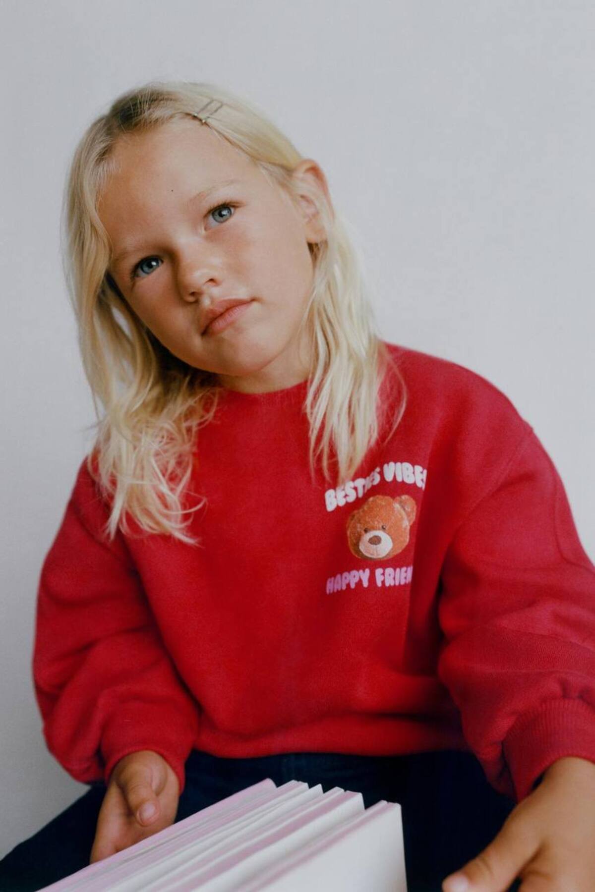 Unisex Pamuklu Kırmızı Ayı Baskılı Sweatshirt ve Nakışlı Kot Pantolon Takım – Rahat Günlük Stil