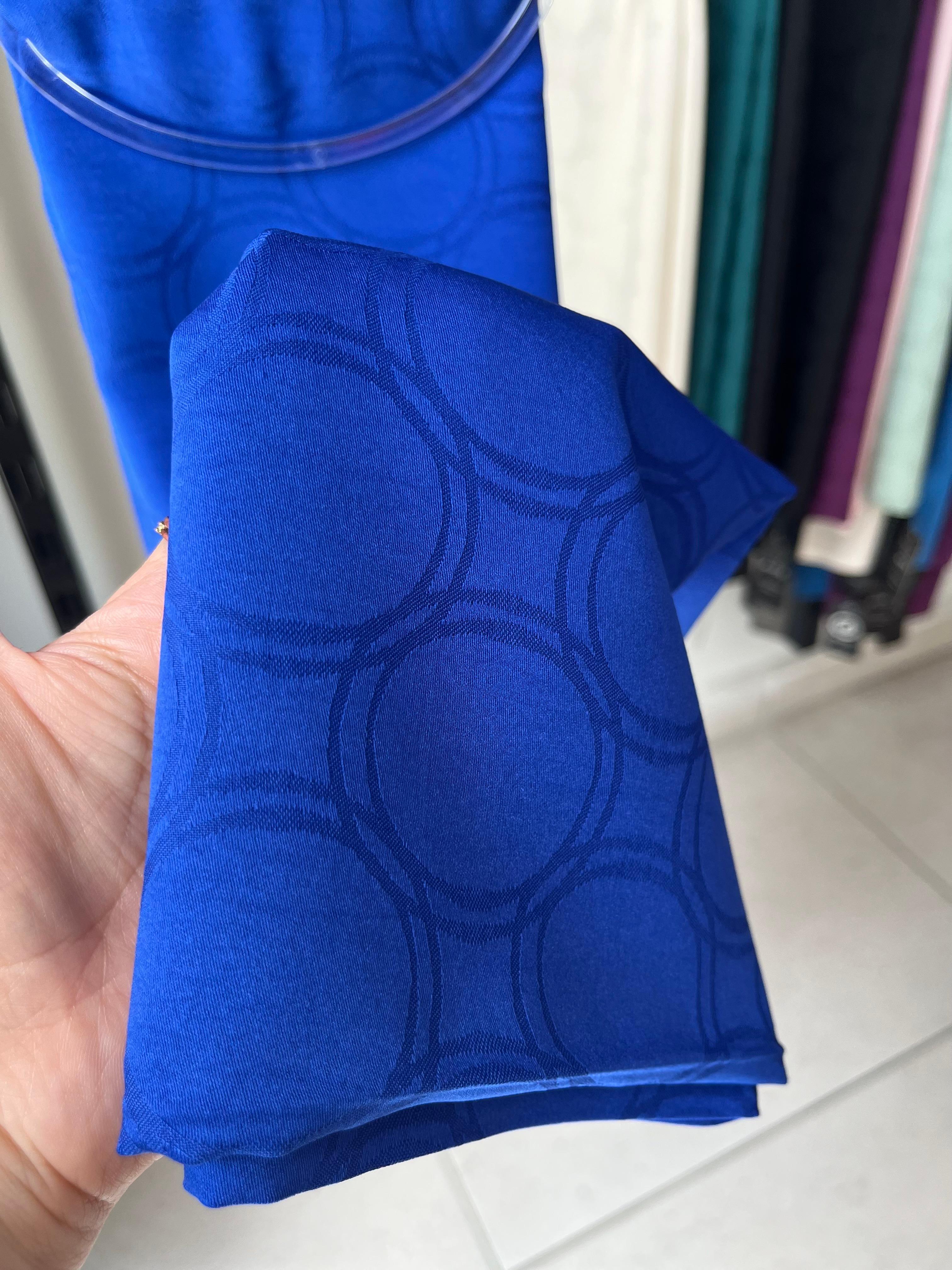 Jakarlı Kendinden Desenli Şal