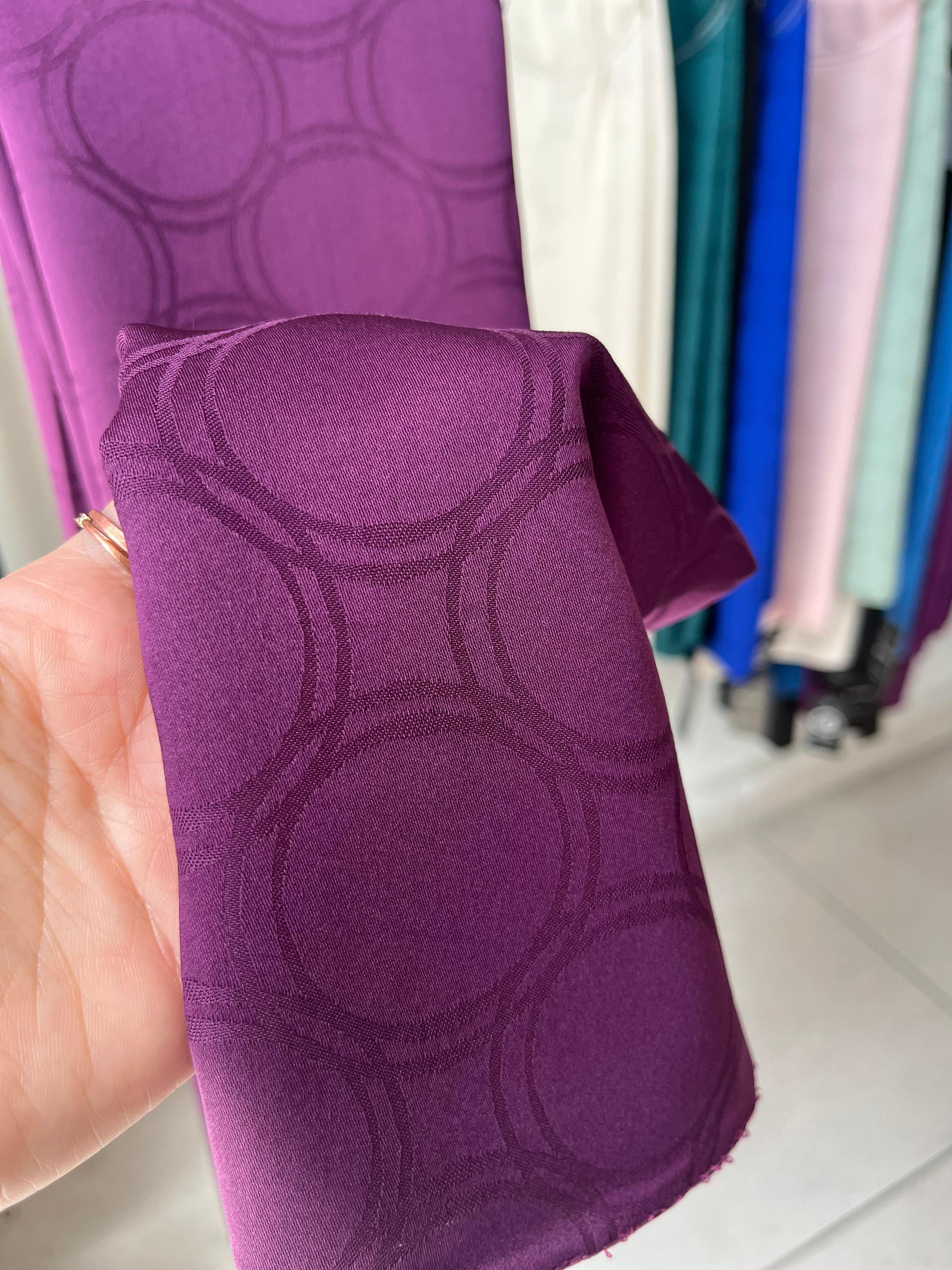 Jakarlı Kendinden Desenli Şal - Pembe Vişne Çürüğü