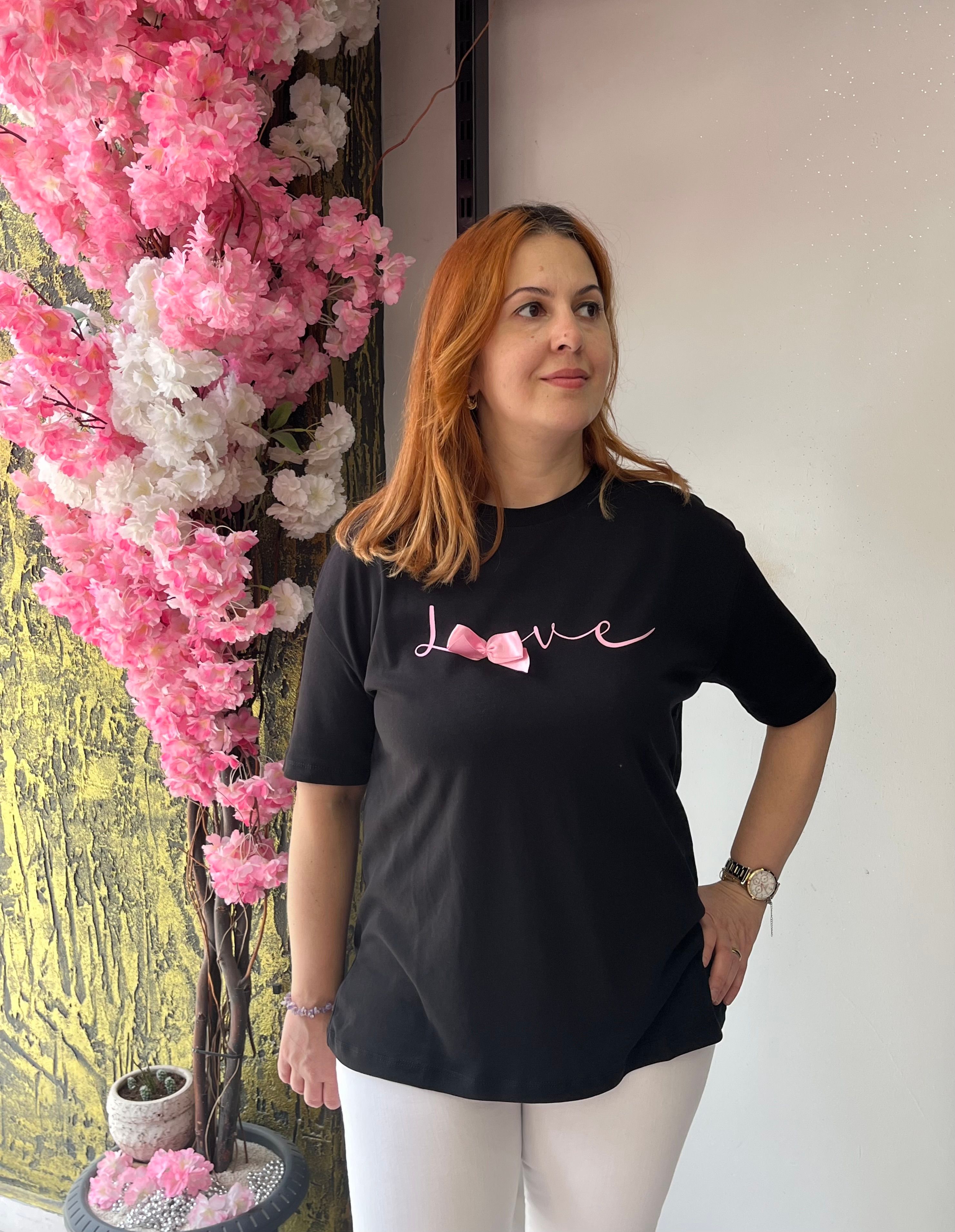 Kurdele Detaylı ‘Love’ Şık Tişört