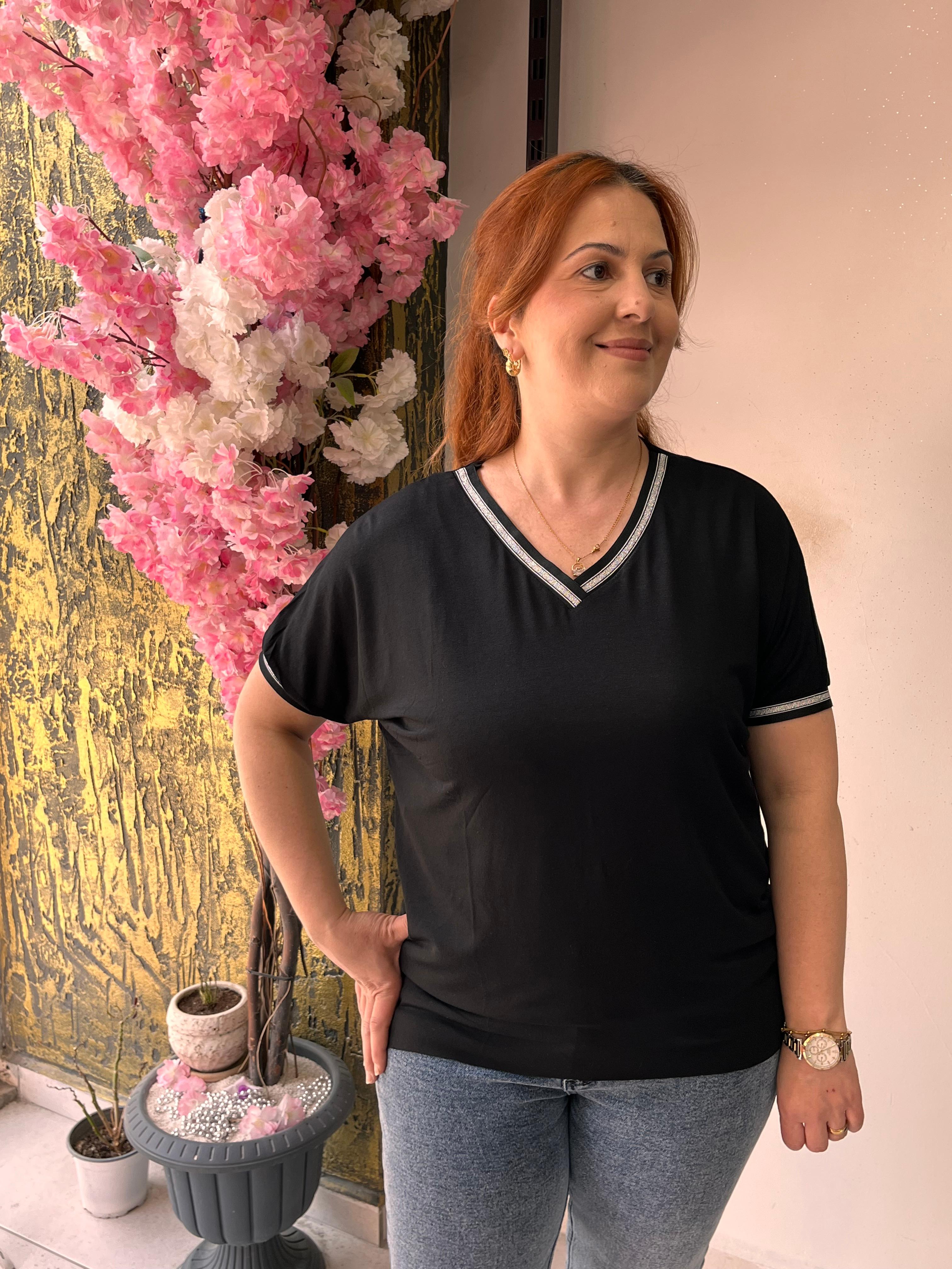 V Yaka Sim Detaylı tişört