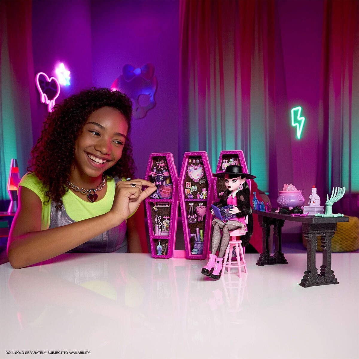 JBF15 Monster High Draculaura'nın Gizemli İksirler Odası
