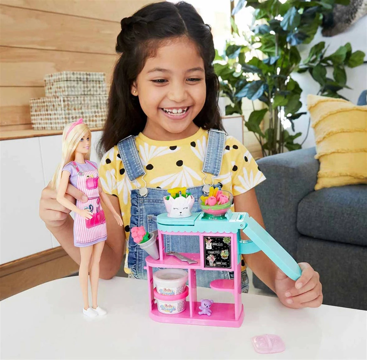 Barbie Çiçekçi Bebek Oyun Seti