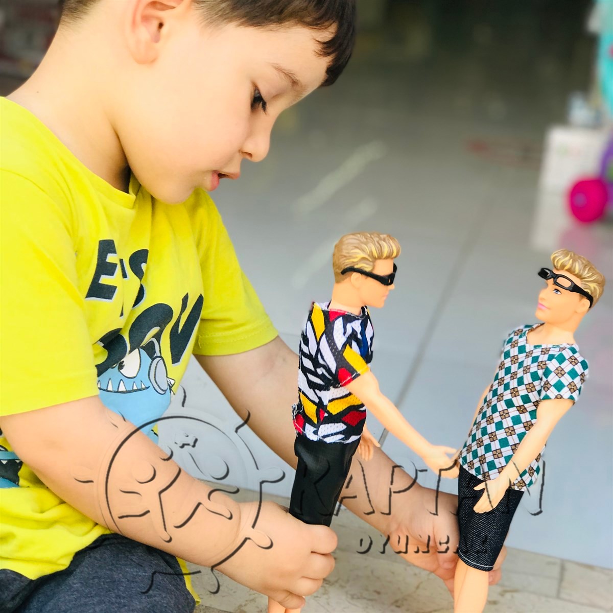 Seyahatte Yakışıklı Ken Bebek Oyuncak