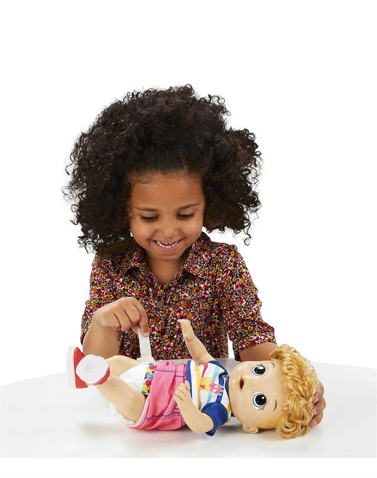 Baby Alive Neşeli Erkek Bebeğim Işıklı Ayakkabılı