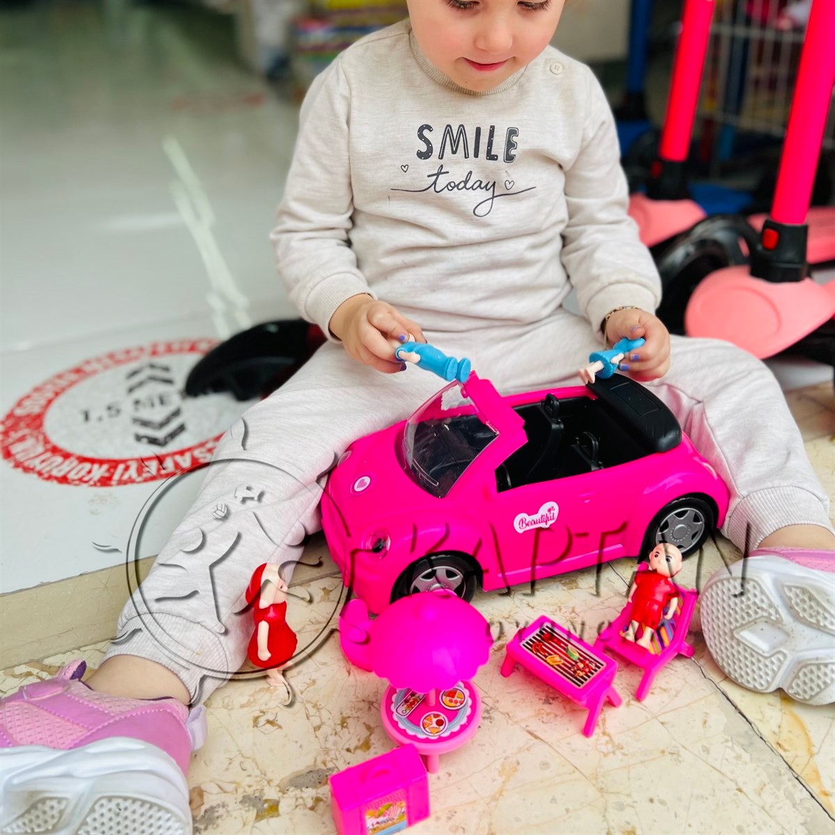 King Arabalı Bebek Aile Piknik Oyun Seti