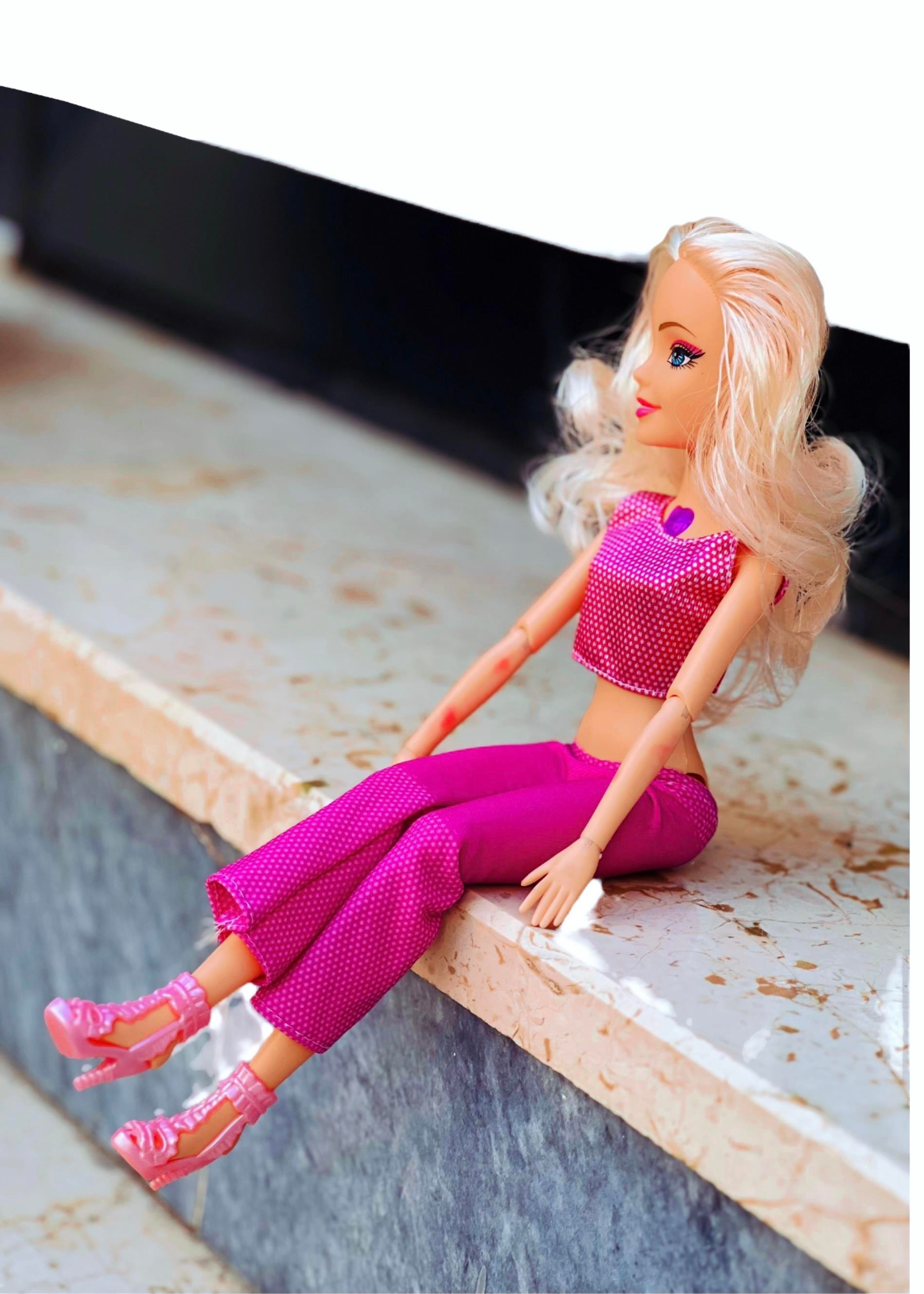 Barbie Müzikli Aksesuarlı Eklemli Bebek Oyun Seti