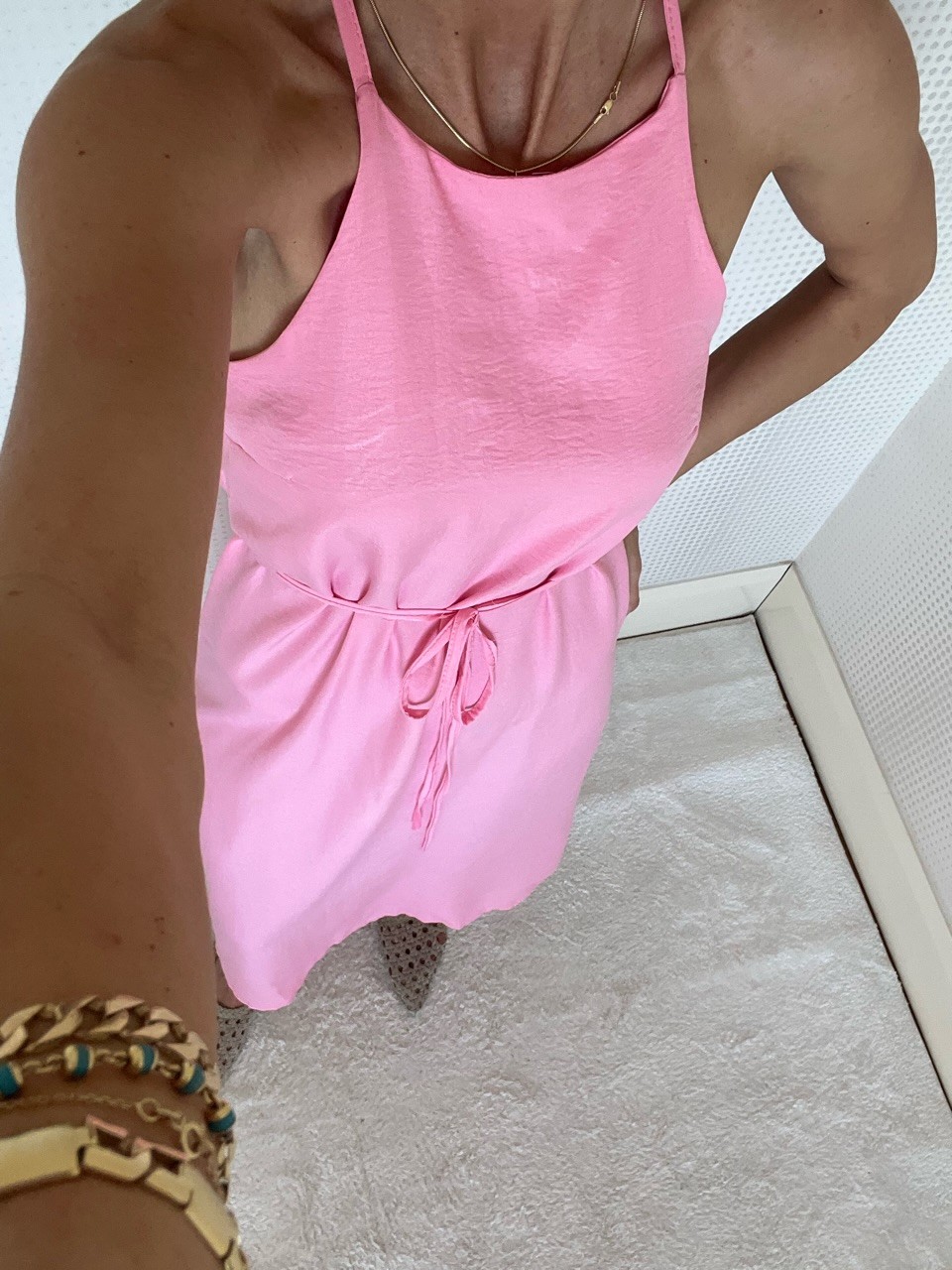 VALENXİ ŞEKER PEMBE ASKILI ELBİSE