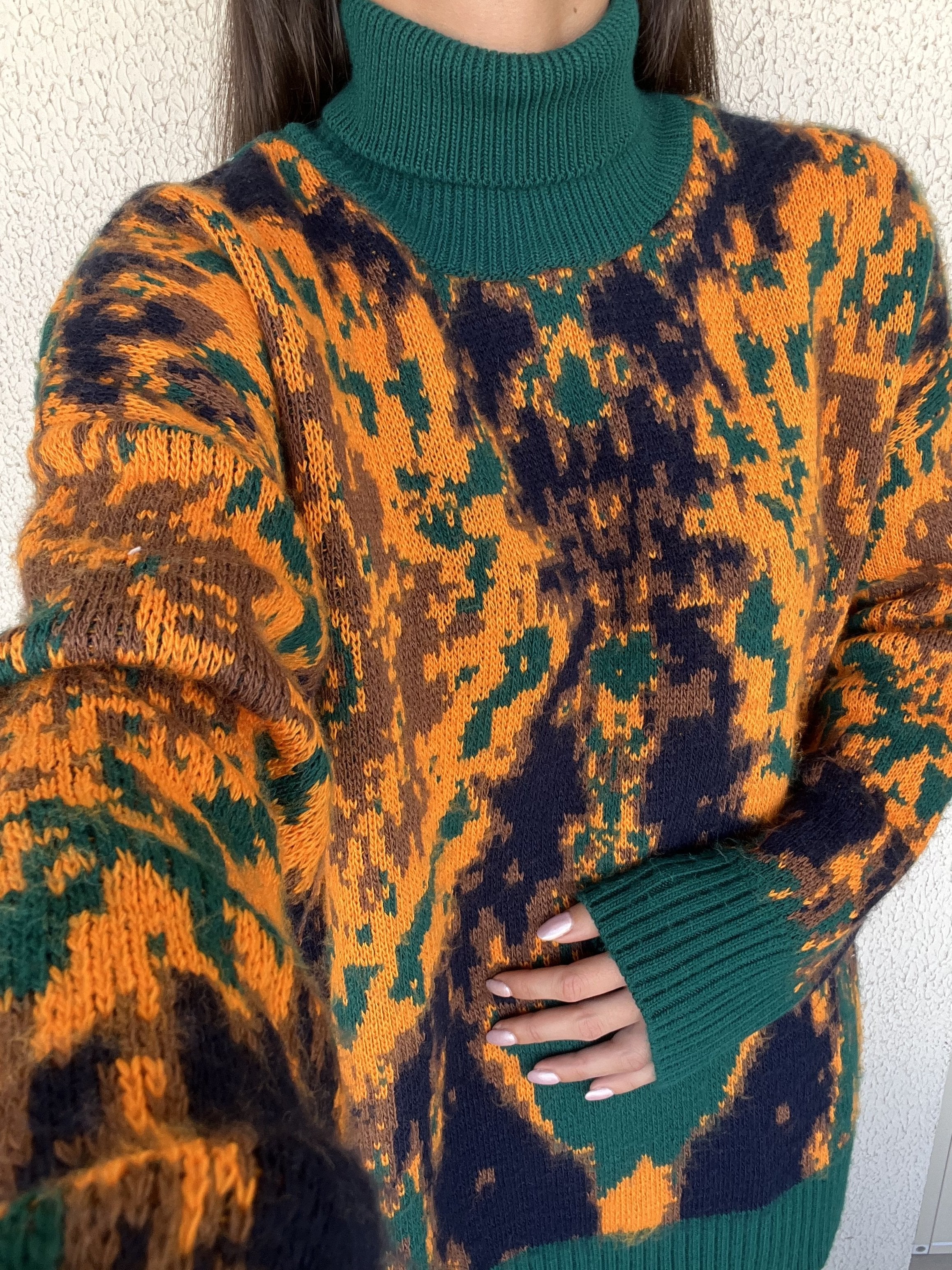 YEŞİL TURUNCU BATIK DESENLİ BALIKÇI YAKA KAZAK
