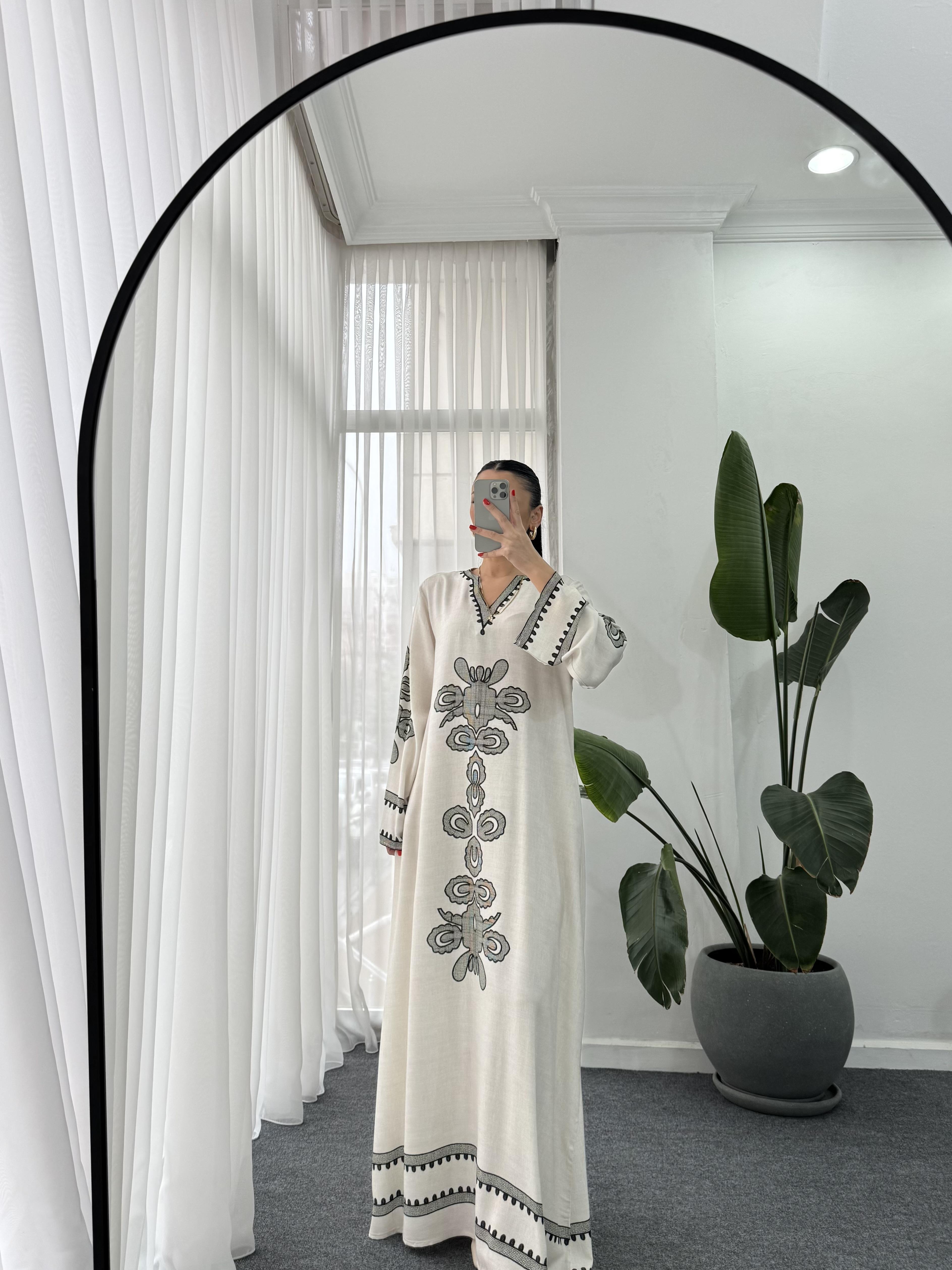 V yaka Desenli Elbise