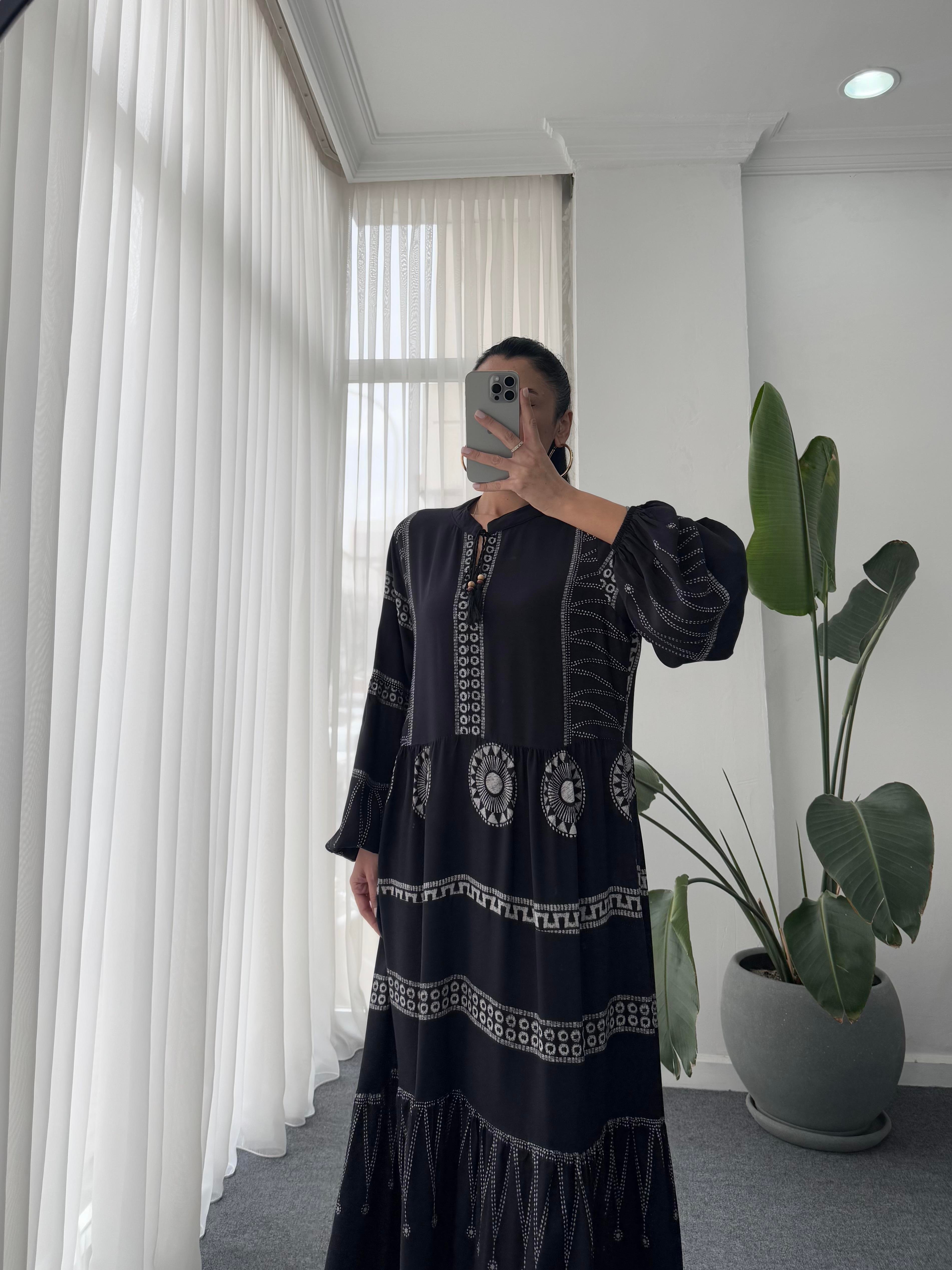 Hakim Yaka Püsküllü Maxi Boy Elbise
