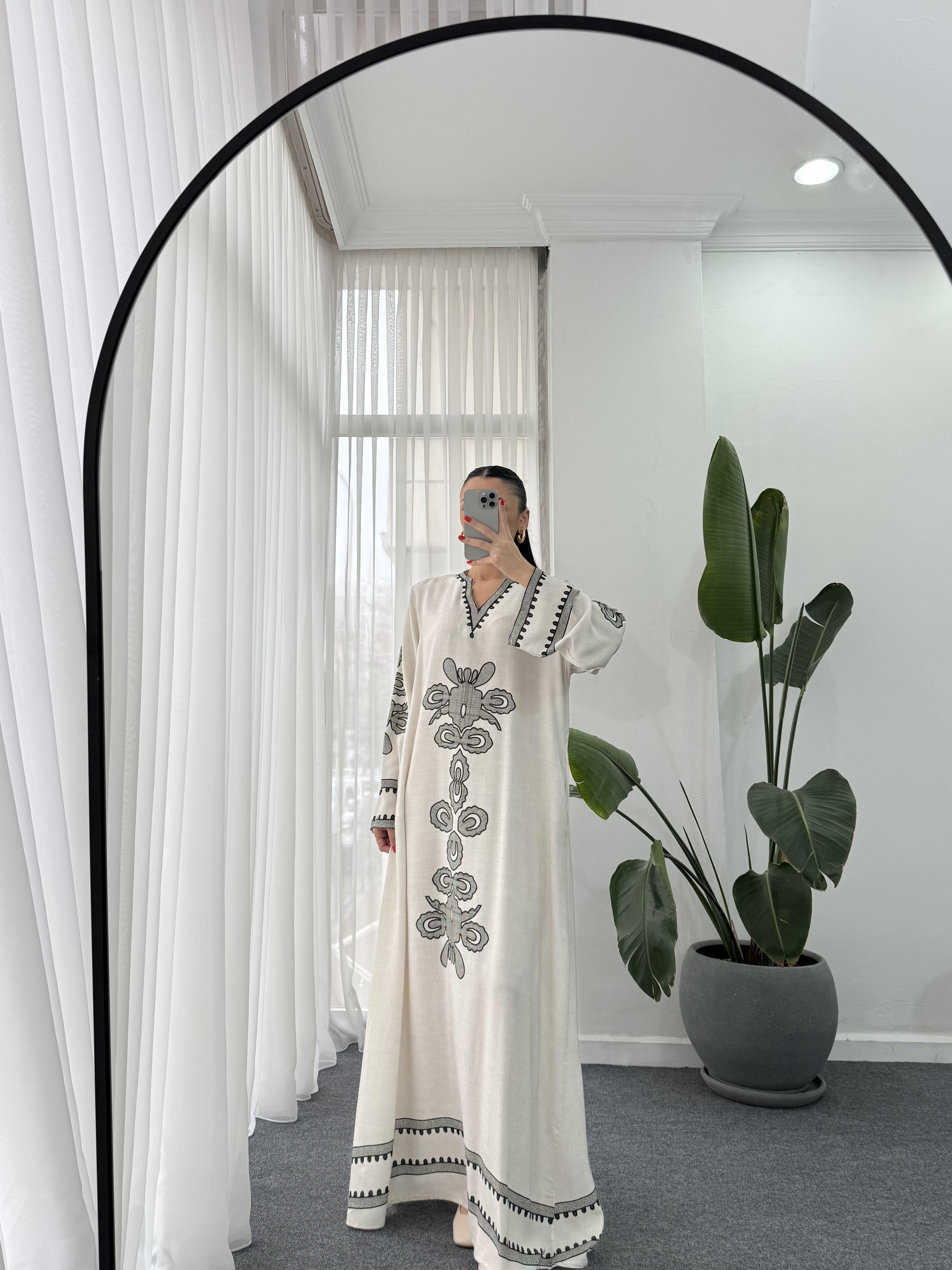 V yaka Desenli Elbise