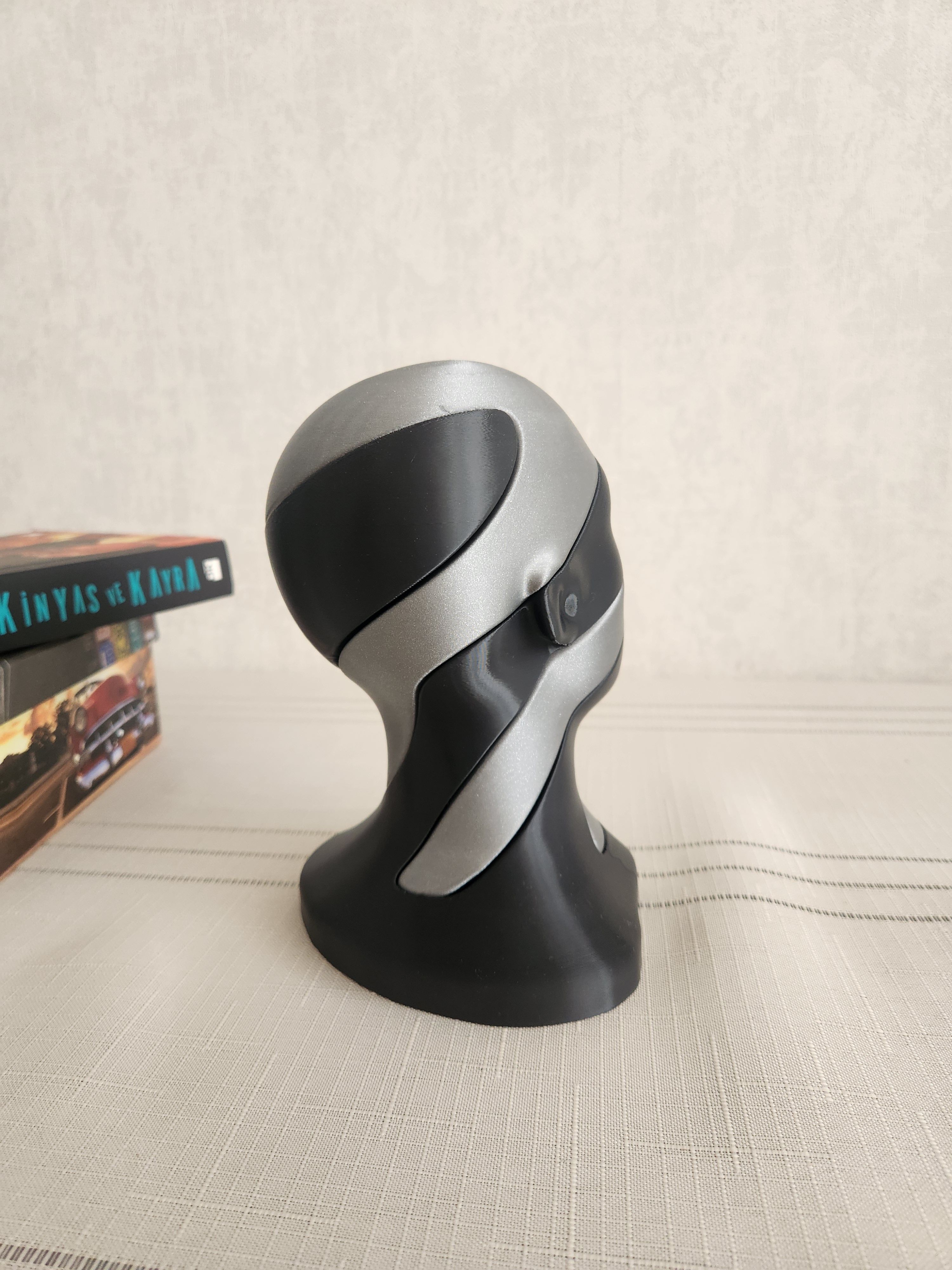 Spiral Birbirine Geçirmeli İnsan Silüeti Biblo