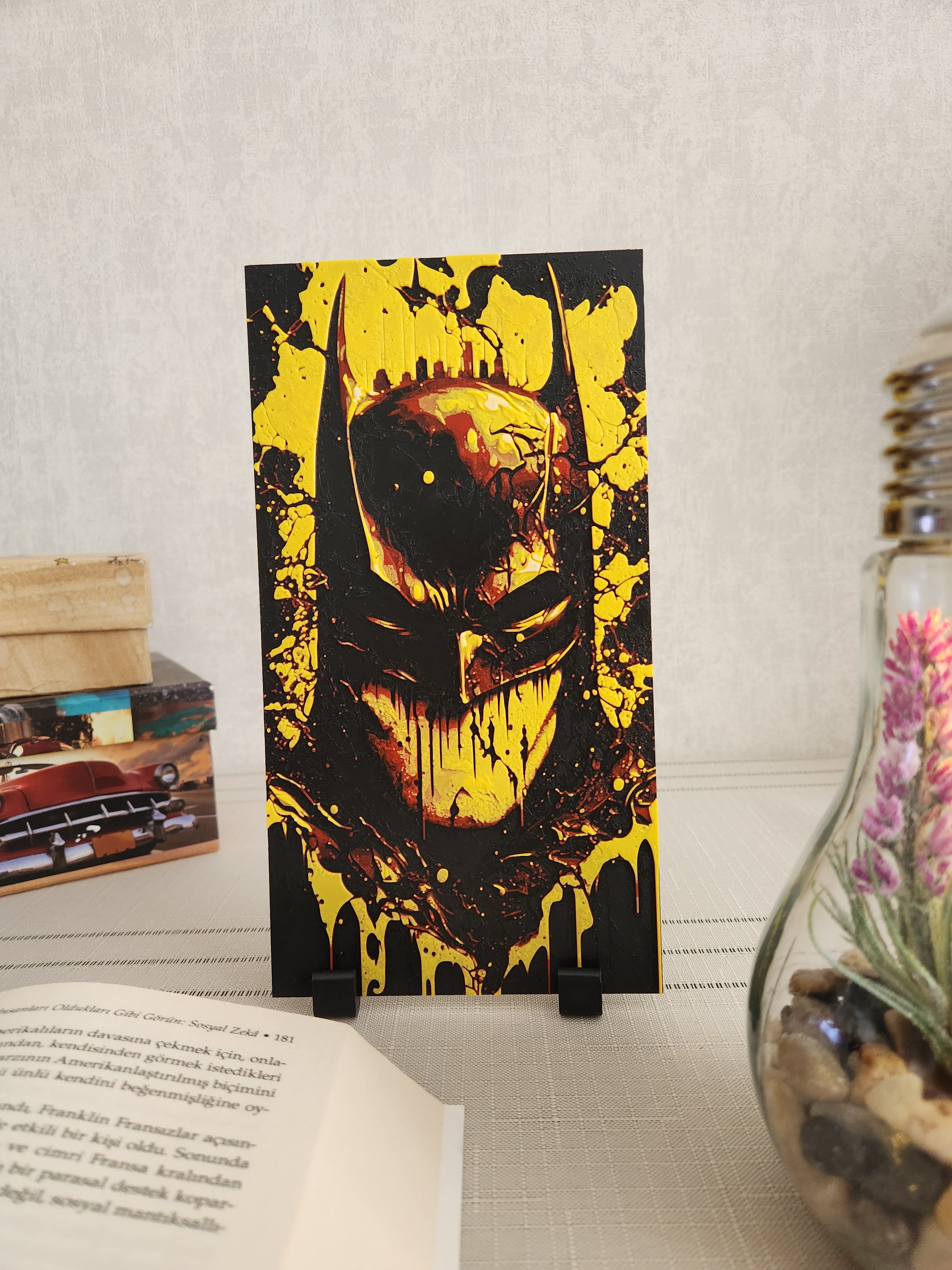 Batman'ın İkonik Kabartmalı Tablosu + Stand