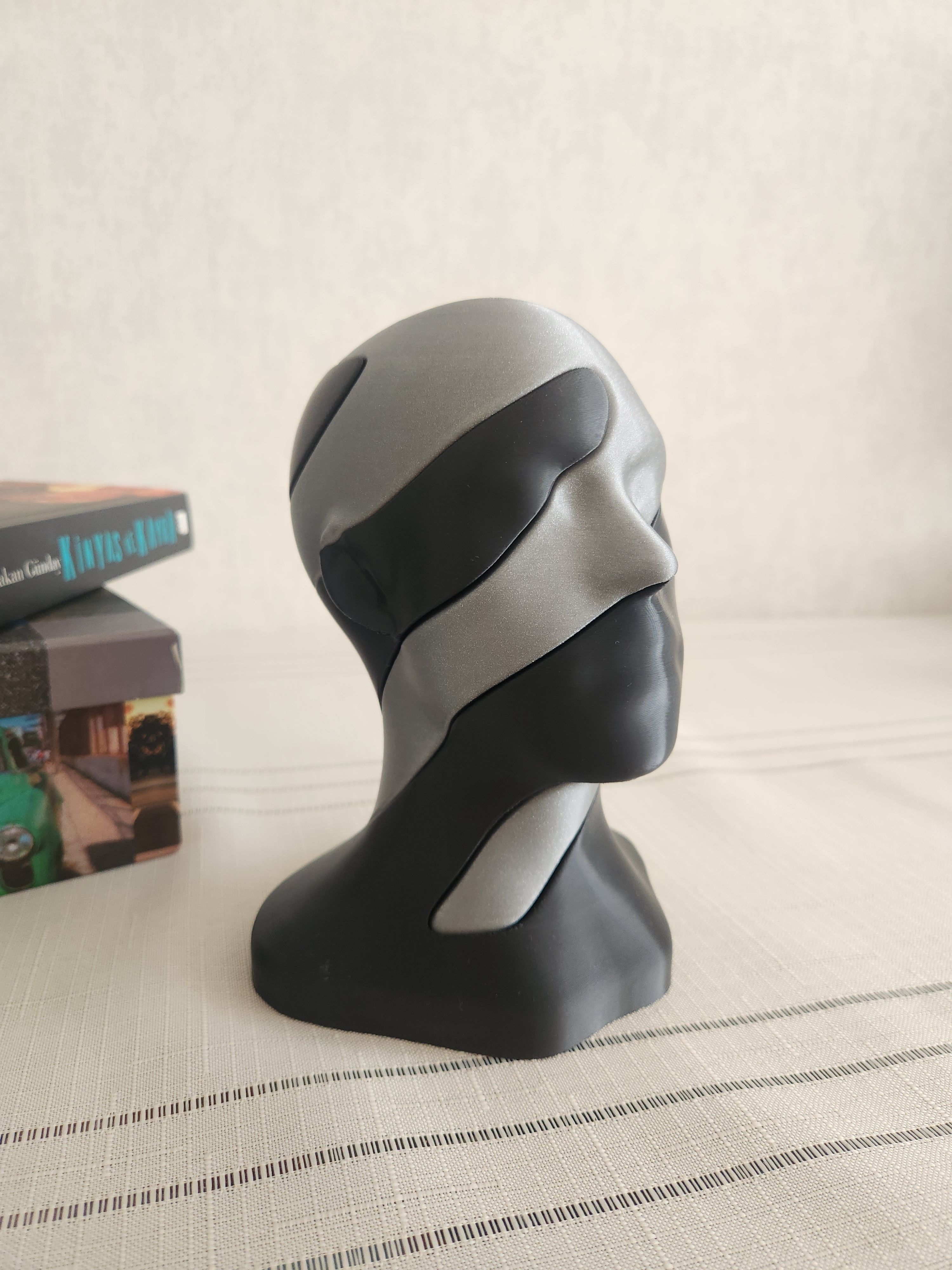 Spiral Birbirine Geçirmeli İnsan Silüeti Biblo