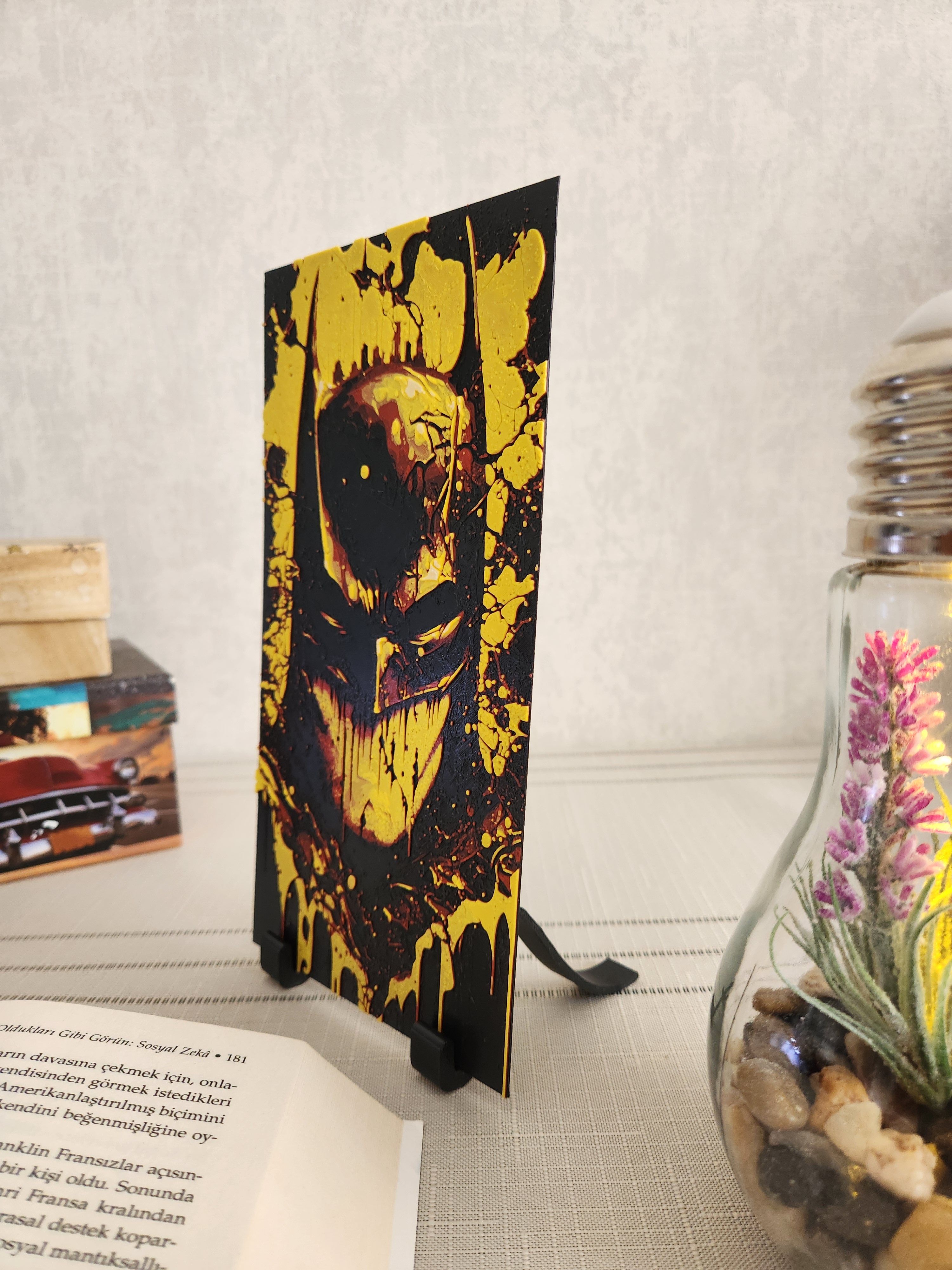 Batman'ın İkonik Kabartmalı Tablosu + Stand