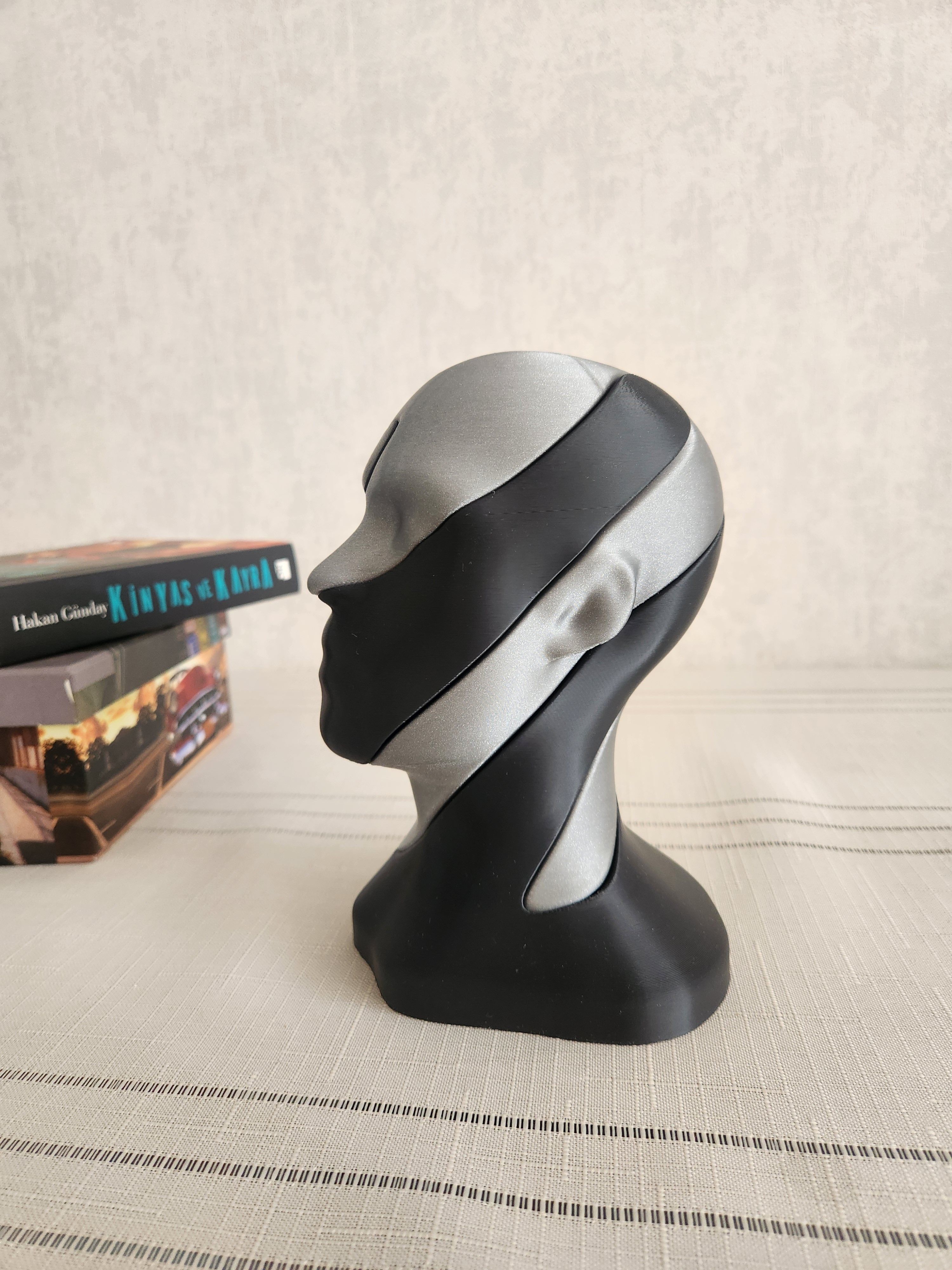 Spiral Birbirine Geçirmeli İnsan Silüeti Biblo