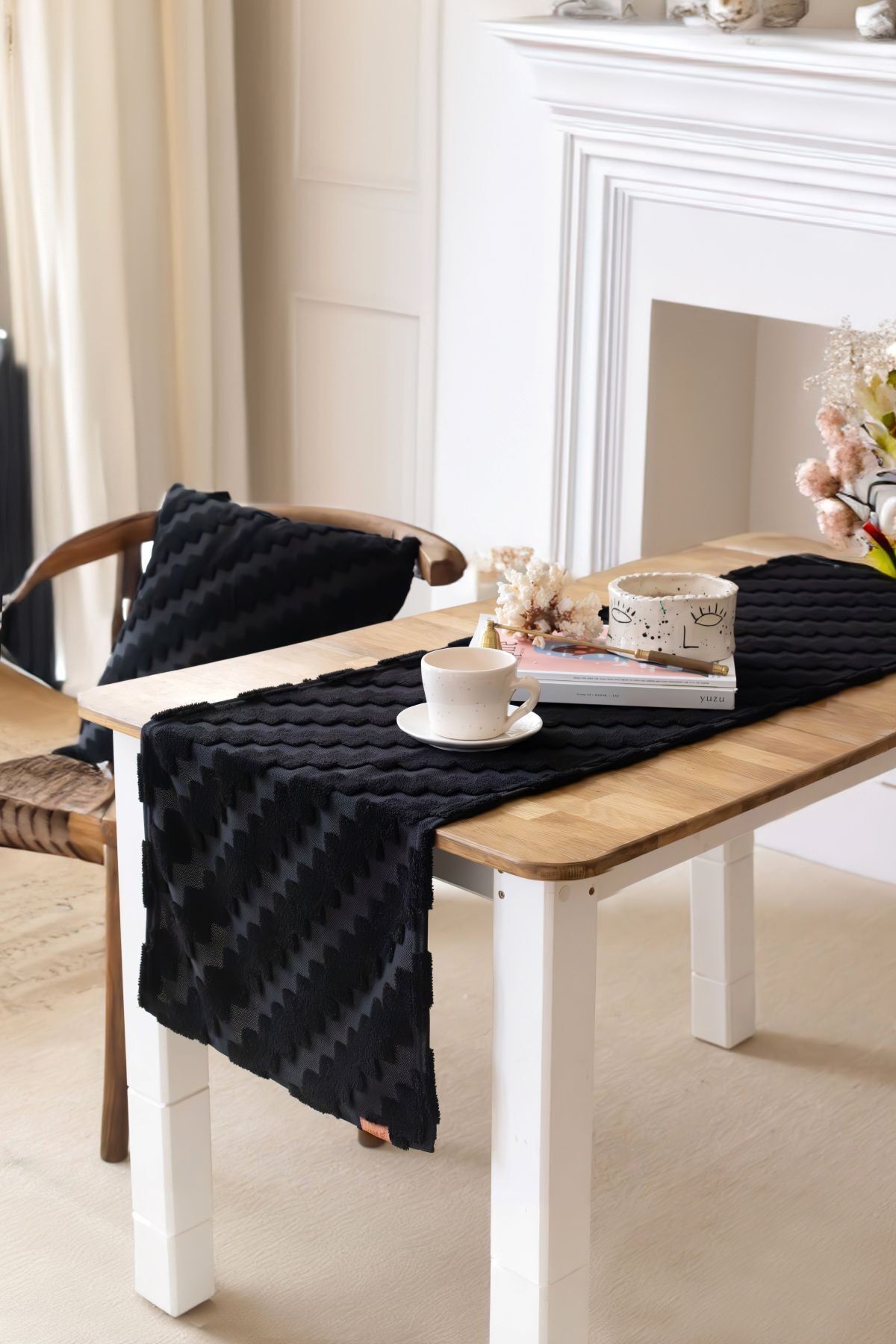 Jakarlı Masa Runner Zigzag Siyah