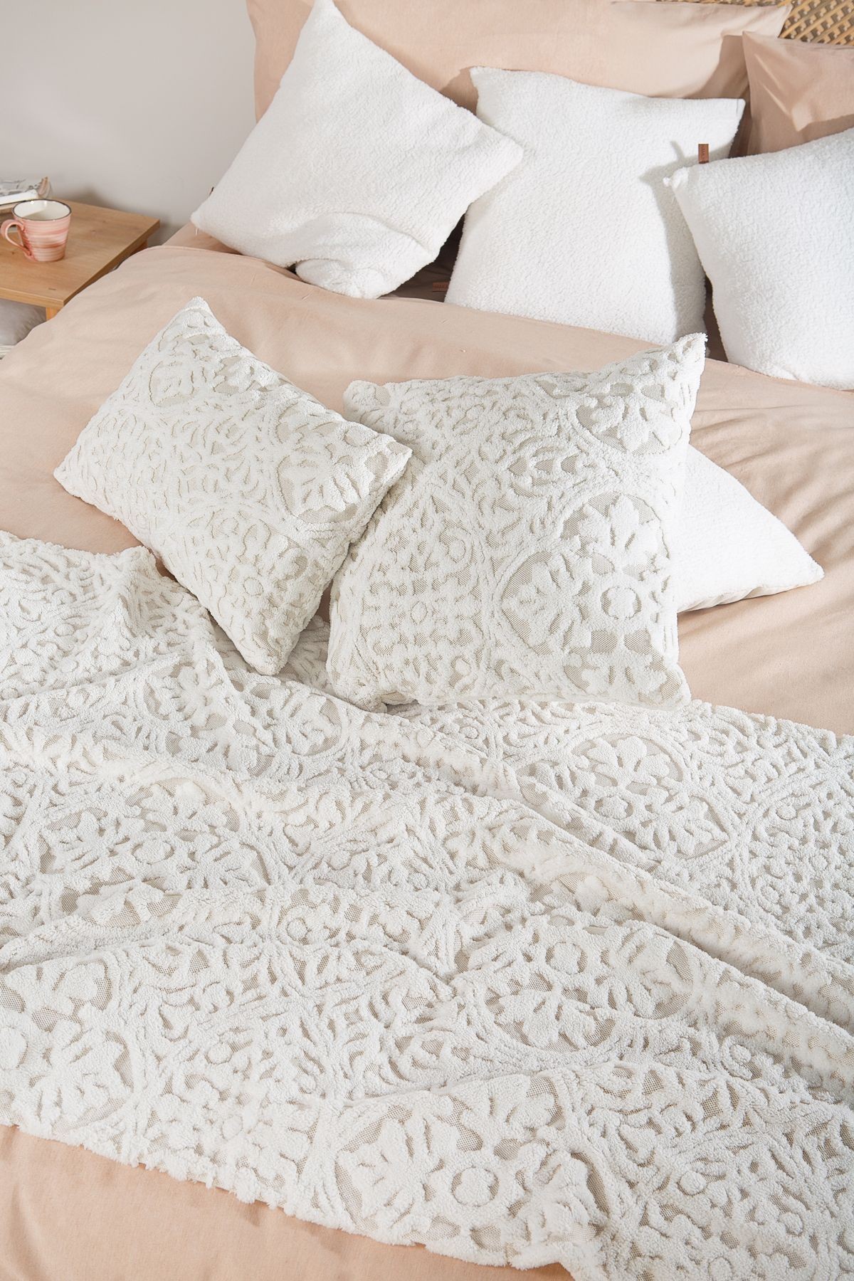 Jakarlı Yatak Runner Set Motif Ekru