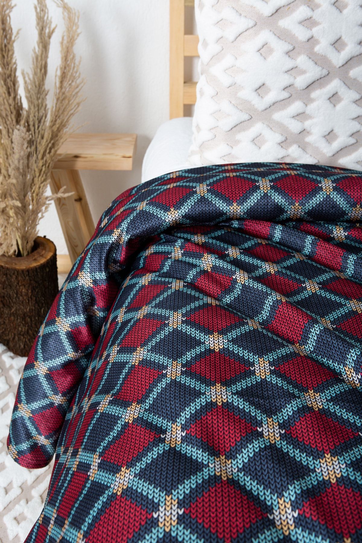 Lacivert Desenli Kadife Tek Kişilik Yatak Örtüsü