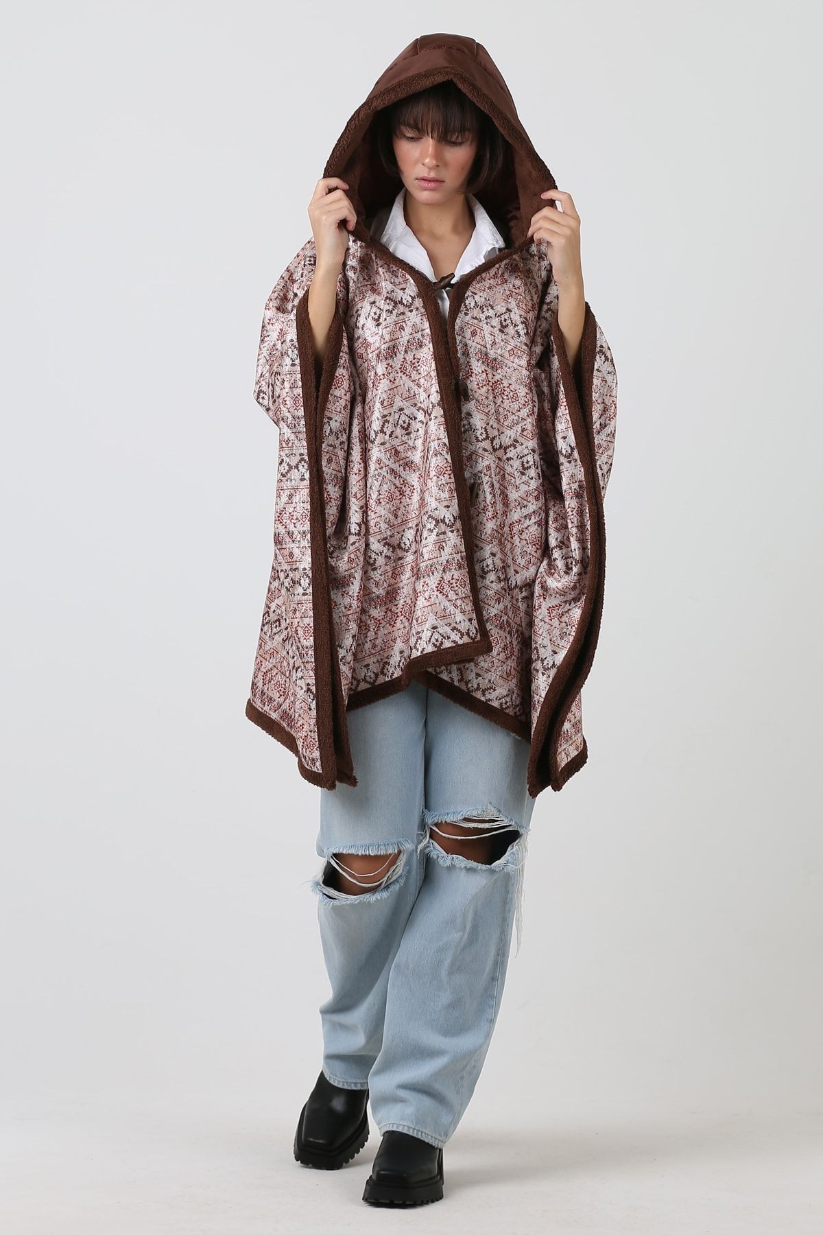Kapşonlu Oversize Düğmeli İçi Kahverengi Peluş Kadife Mont Ikat Kk-805