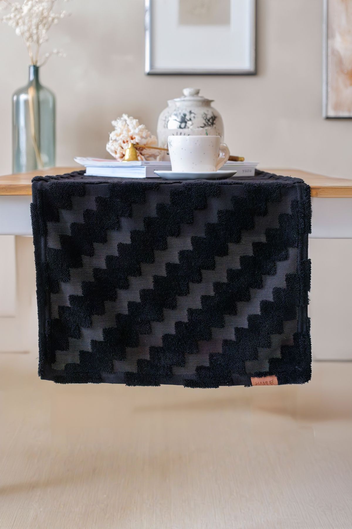 Jakarlı Masa Runner Zigzag Siyah
