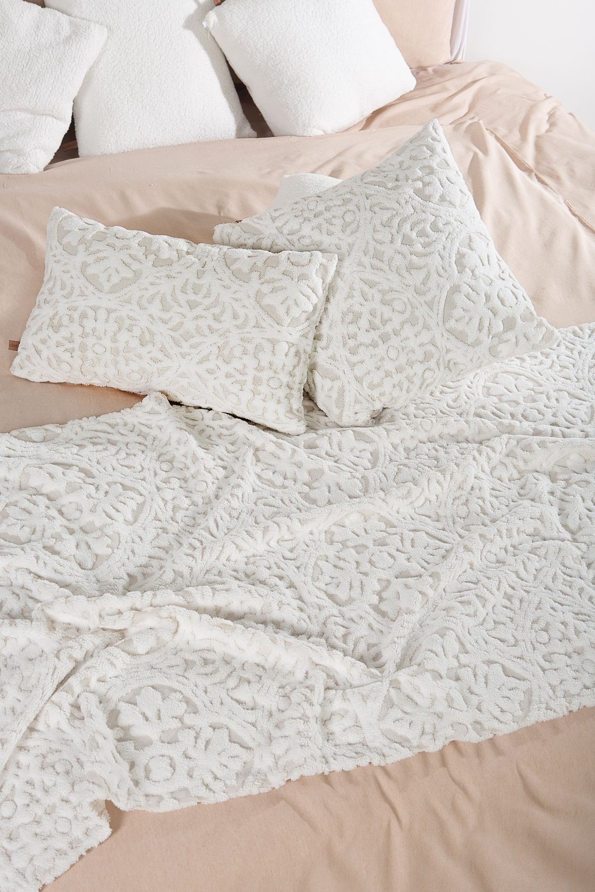 Jakarlı Yatak Runner Set Motif Ekru