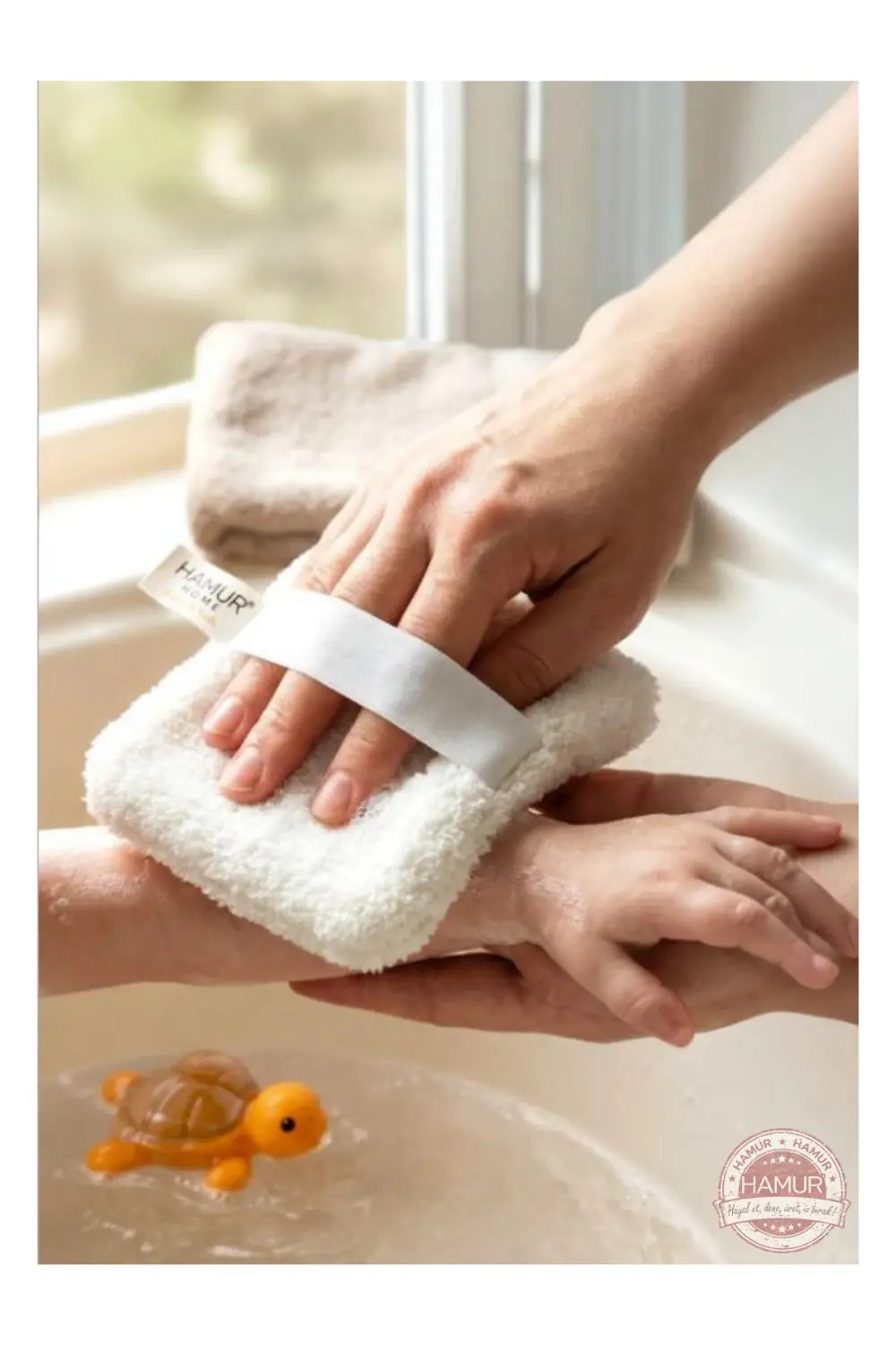 Hamur ultra yumuşak bebek banyo lifi ile bebeğin hassas cildinin nazik şekilde temizlenmesi