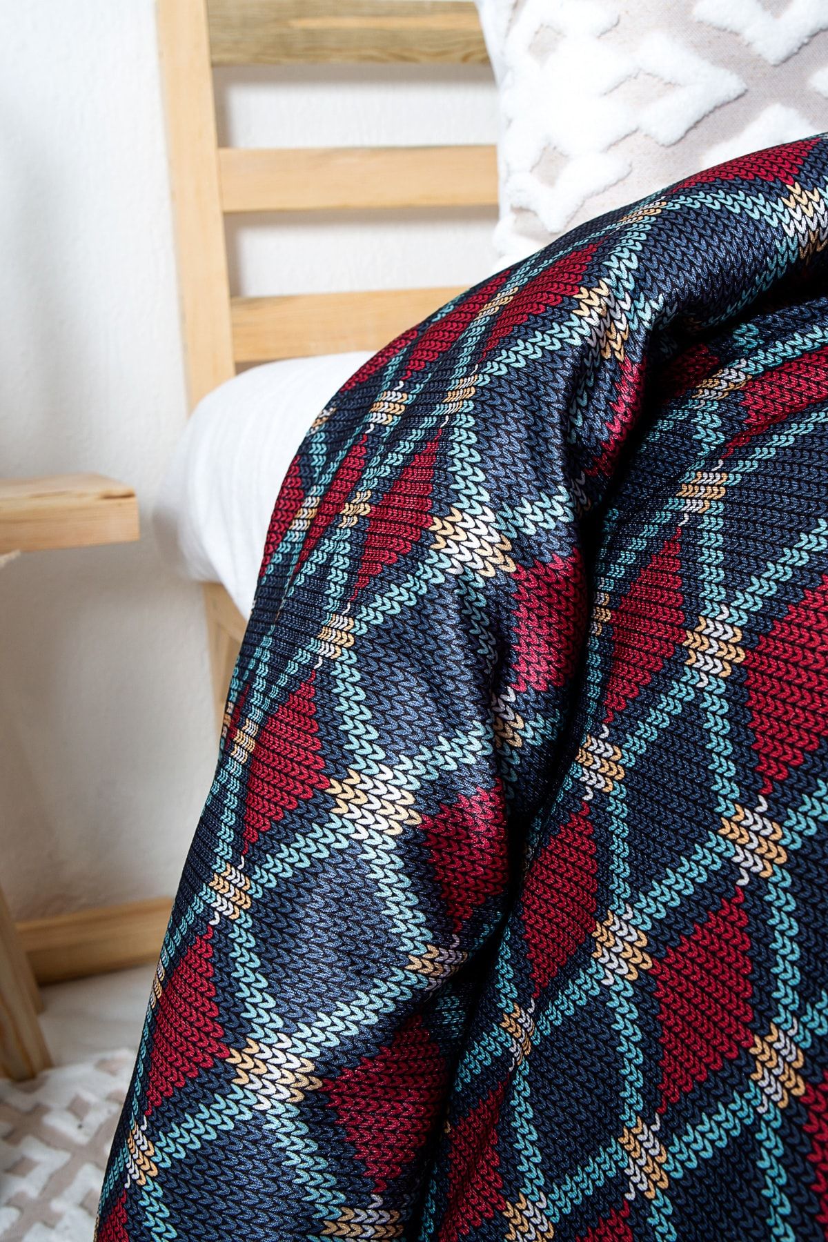 Lacivert Desenli Kadife Tek Kişilik Yatak Örtüsü