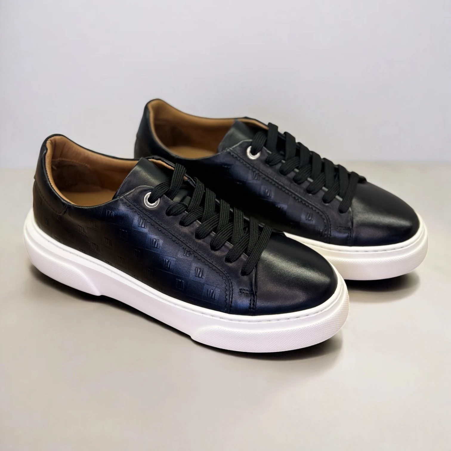 STEPMI HAKİKİ DERİ SİYAH DESENLİ SNEAKER