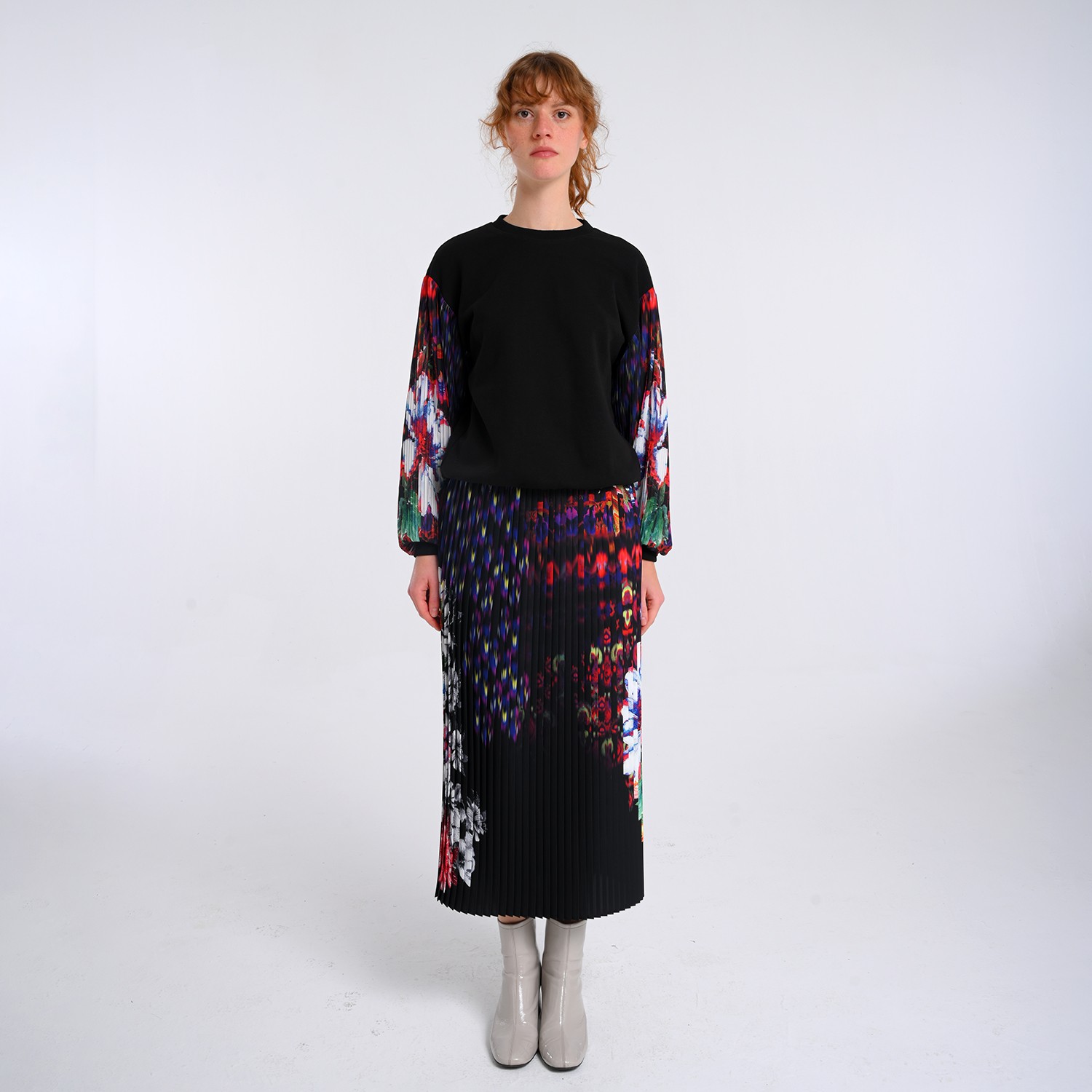 Black Sweatshirt With Printed Chiffon Pleated Sleeves
