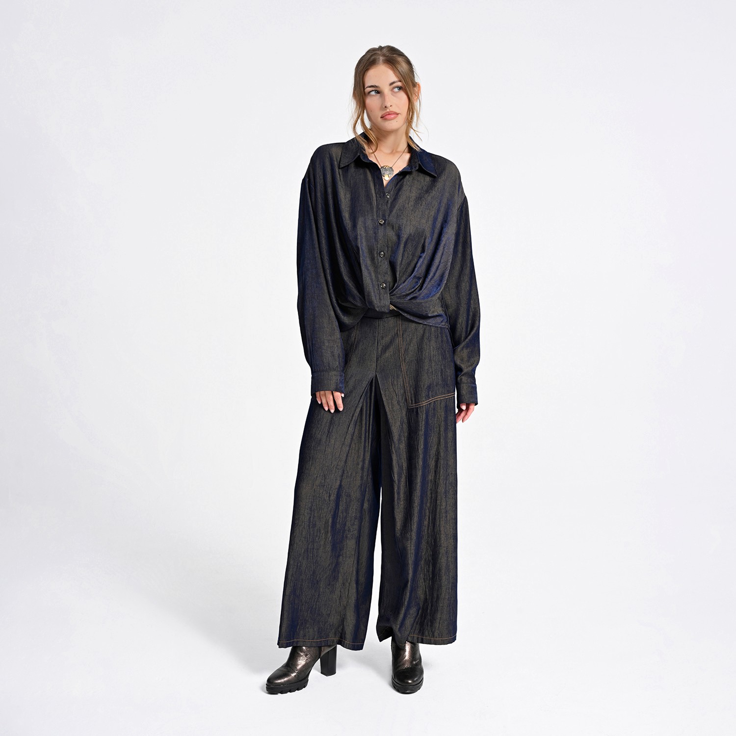 Wide-Leg Pants With Contrast Stitching