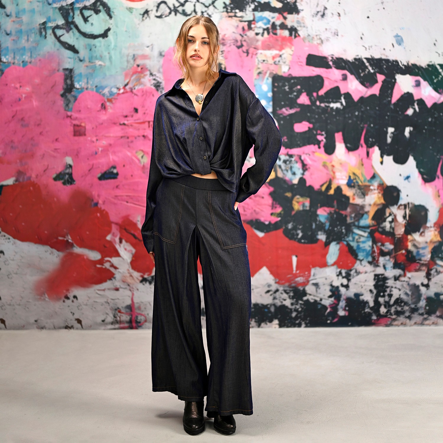 Wide-Leg Pants With Contrast Stitching